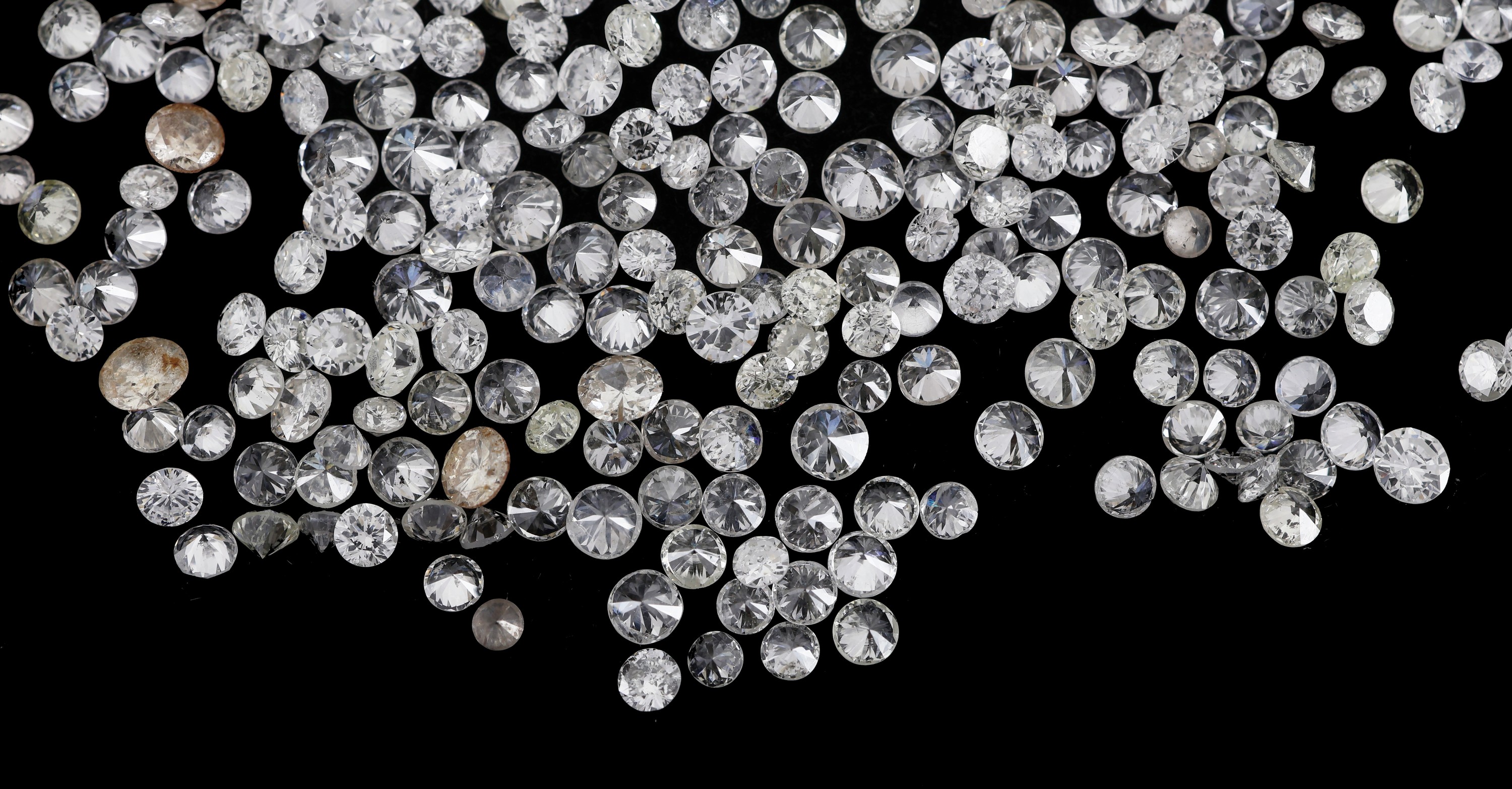 Detail a: Lot lose Brillanten zus. ca. 10.73 ct Weiß- get.Weiß-light Brown-light Yellow/p, Ausfassware, teilw. etwas verschmutzt