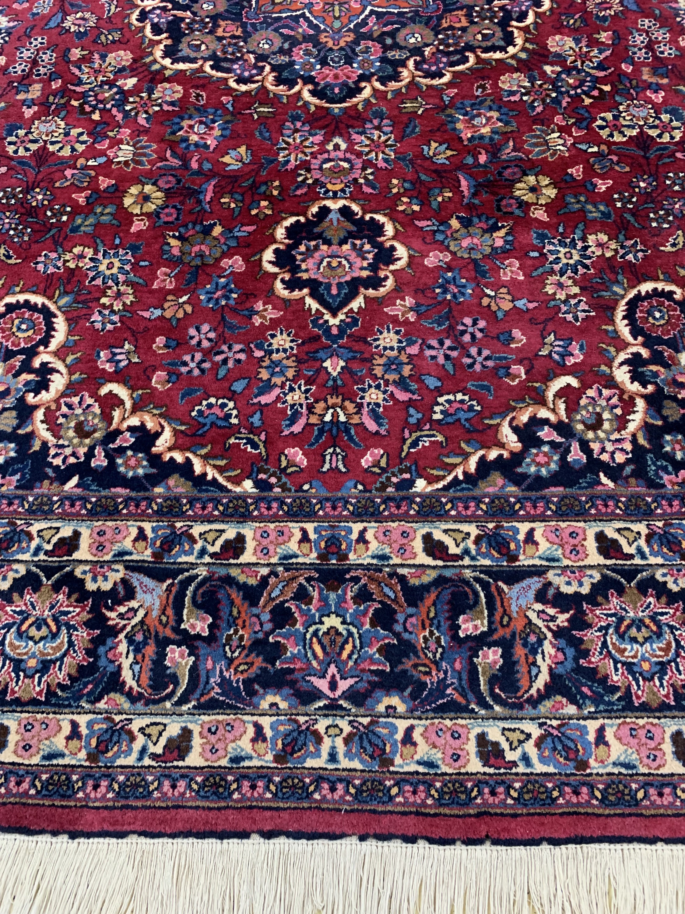 Detail b: Mesched, Persien, Mitte 20.Jhd., Wolle auf Baumwolle, ca. 348 x 260 cm, EHZ: 2
