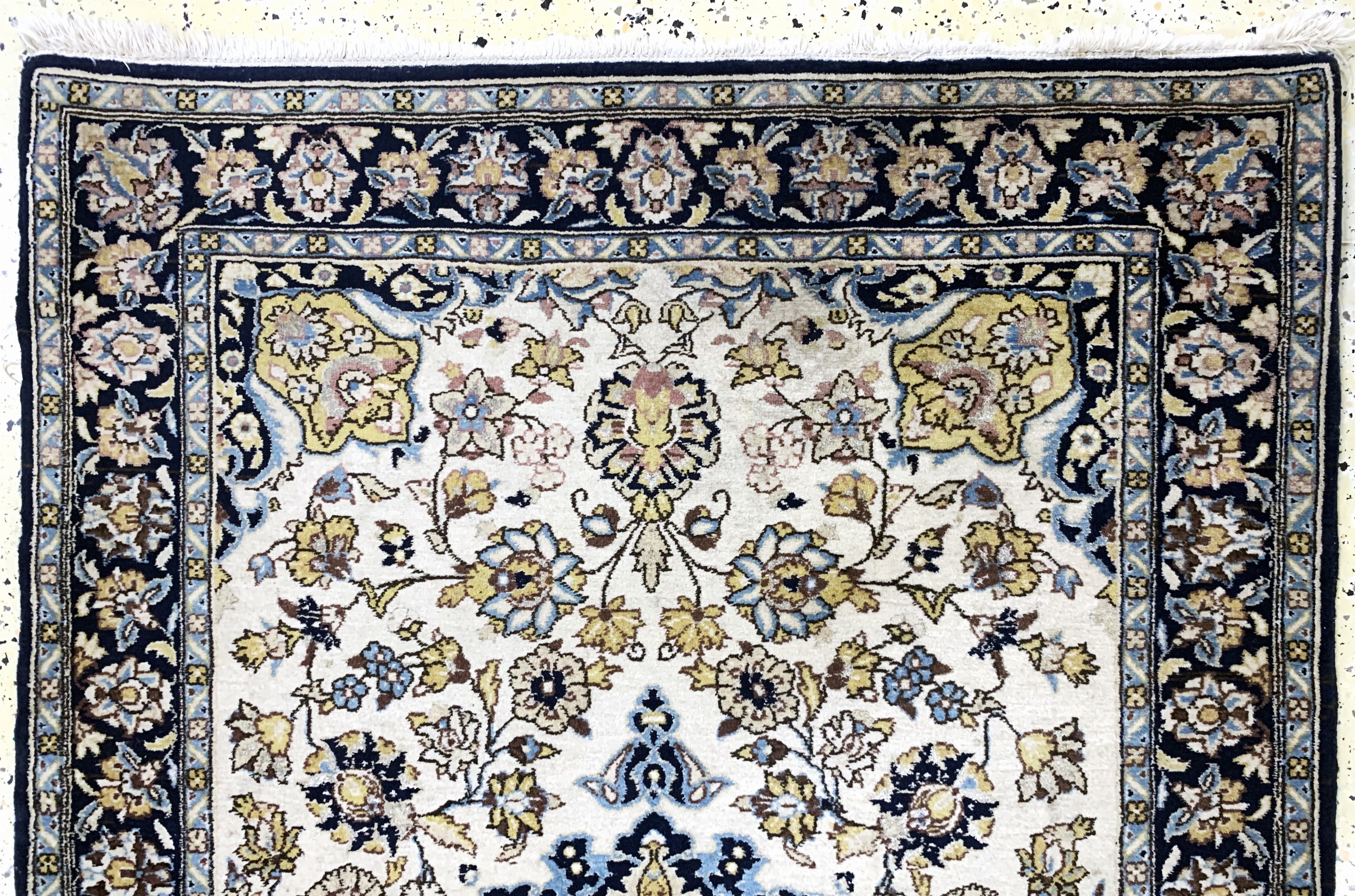 Detail a: Ghom kork, Persien, Mitte 20.Jhd., Korkwolle mit Seide, ca. 160 x 108 cm, EHZ: 2