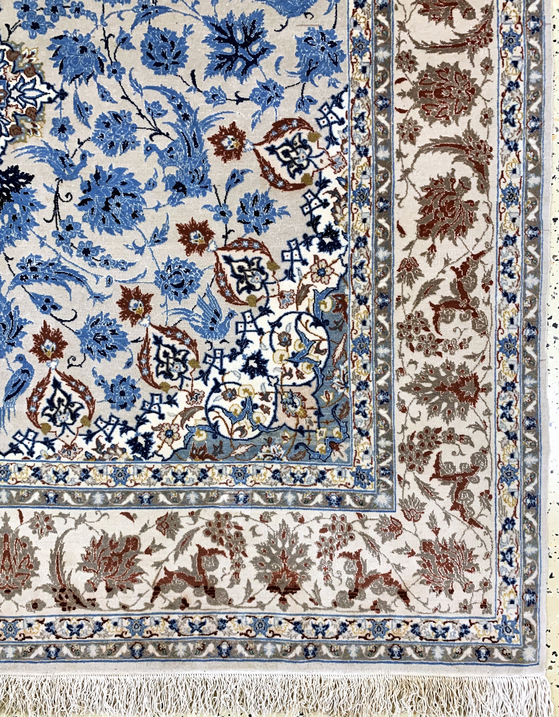 Detail a: Esfahan fein, Persien, Mitte 20.Jhd, Korkwolle mit und auf Seide, ca. 235 x 148 cm,ca. 1,0 Mio. Kn/qm, EHZ: 2(Fransen erneuert), leicht verfärbt.