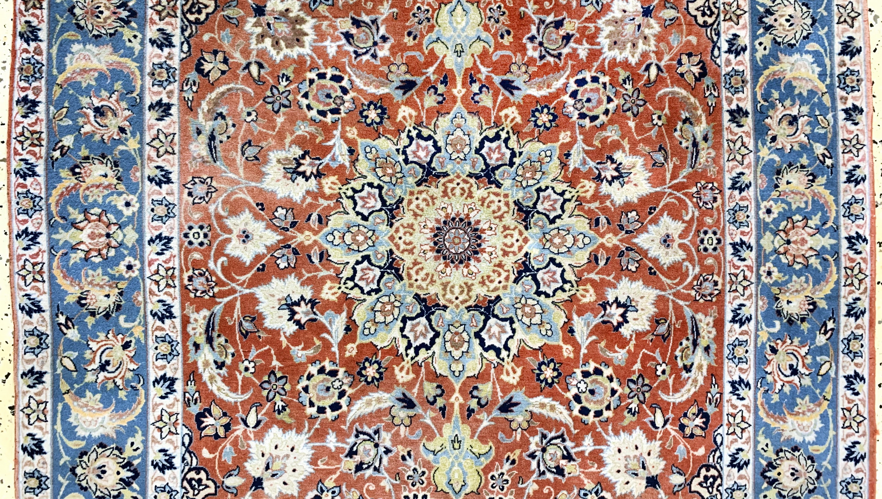 Detail b: Esfahan fein, Persien, Mitte 20.Jhd, Korkwolle auf Seide, ca. 170 x 112 cm, Reinigungsbedürftig, EHZ: 2-3