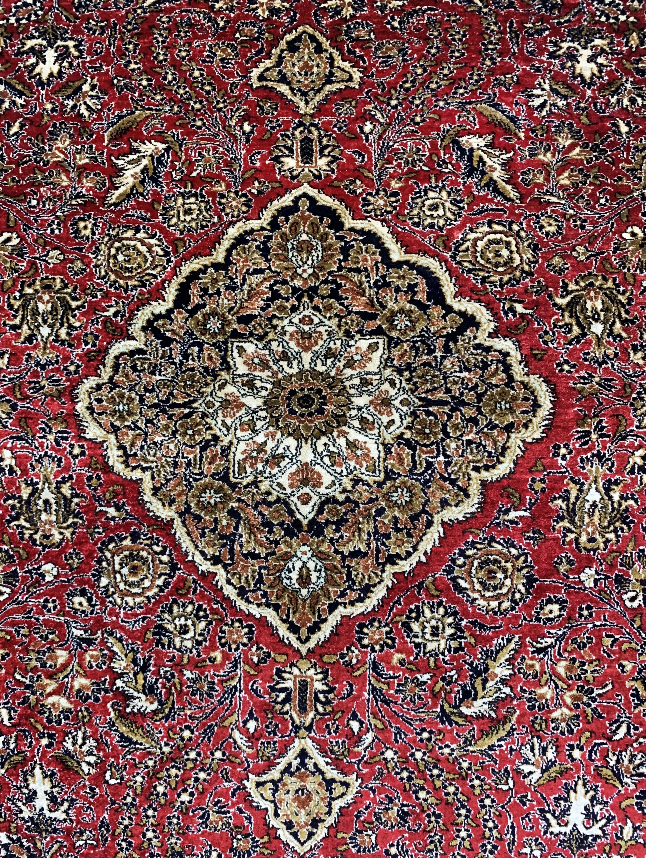 Detail c: Ghom Seide, Persien, Anfang 20.Jhd, reine Naturseide, ca. 200 x 145 cm, EHZ: 2(Fransen erneuert)