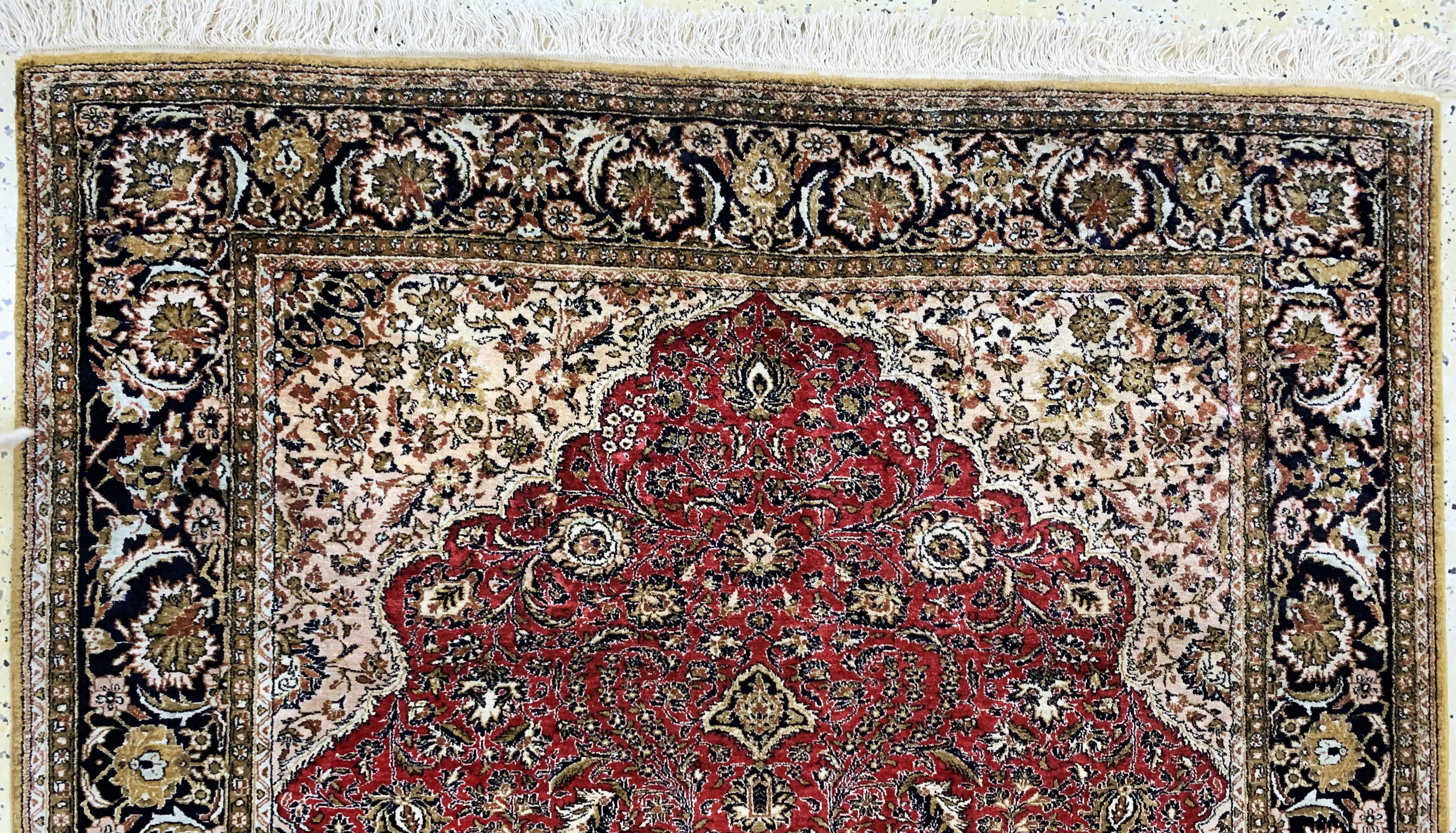 Detail d: Ghom Seide, Persien, Anfang 20.Jhd, reine Naturseide, ca. 200 x 145 cm, EHZ: 2(Fransen erneuert)