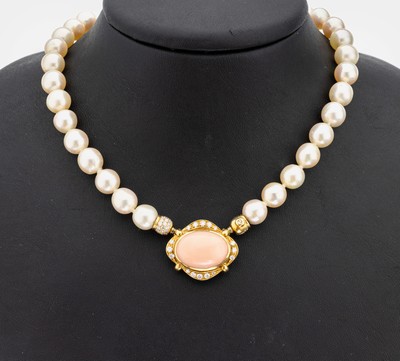 Image Zuchtperl-Collier mit 18 kt Gold Korall- Brillant-Schmuckschließe, GG 750/000 ...