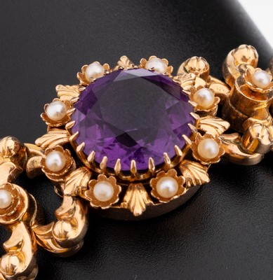 26960905a - 14 kt Gold Amethyst-Perl-Armreif, um 1880-90, GG 585/000, wohl deutsch, Scherenglieder, ...