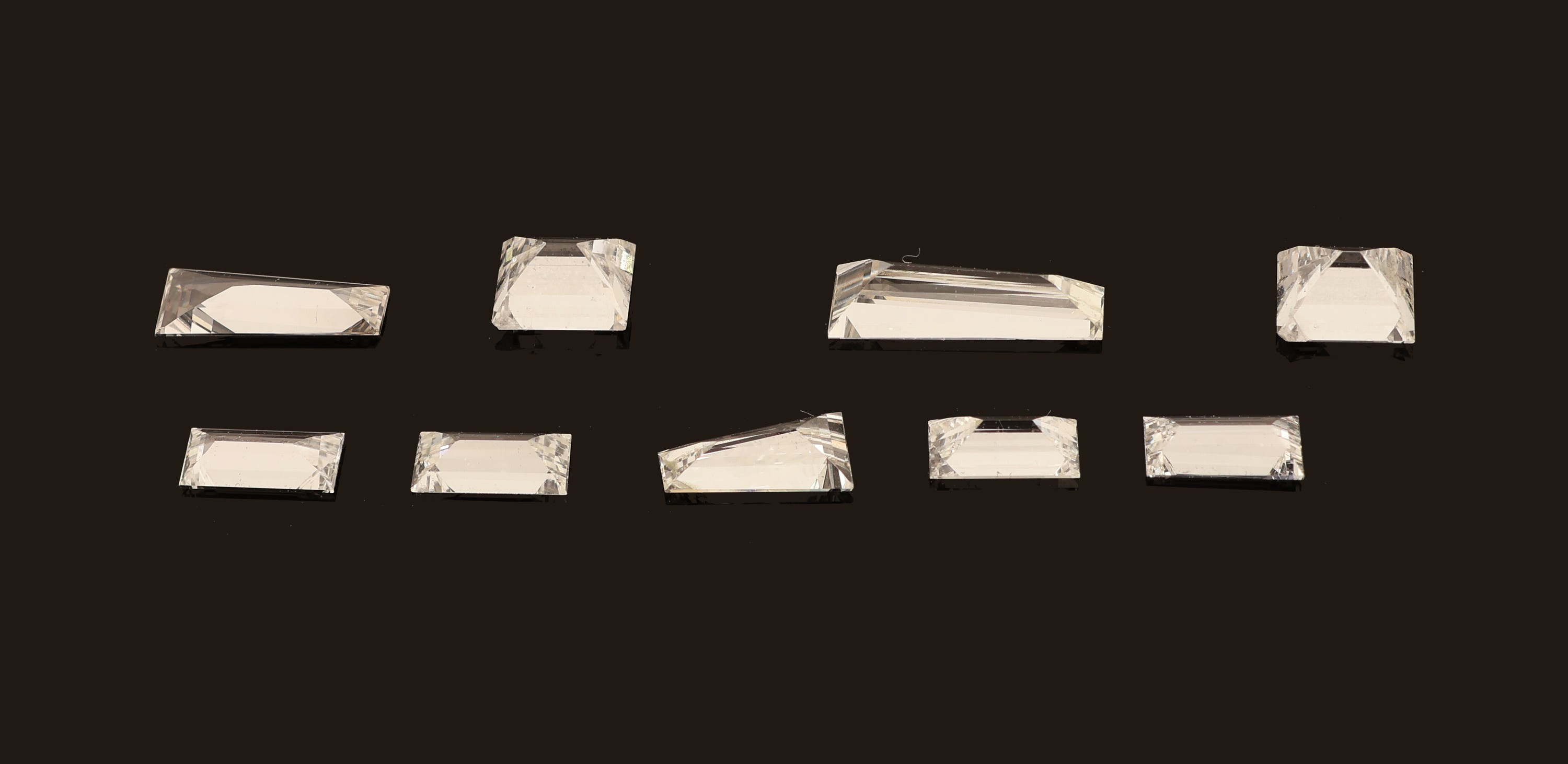 Detail a: Lot 9 lose Diamanten, Baguettes und Triangeln,zus. ca. 0.95 ct feines Weiß-Weiß/vs