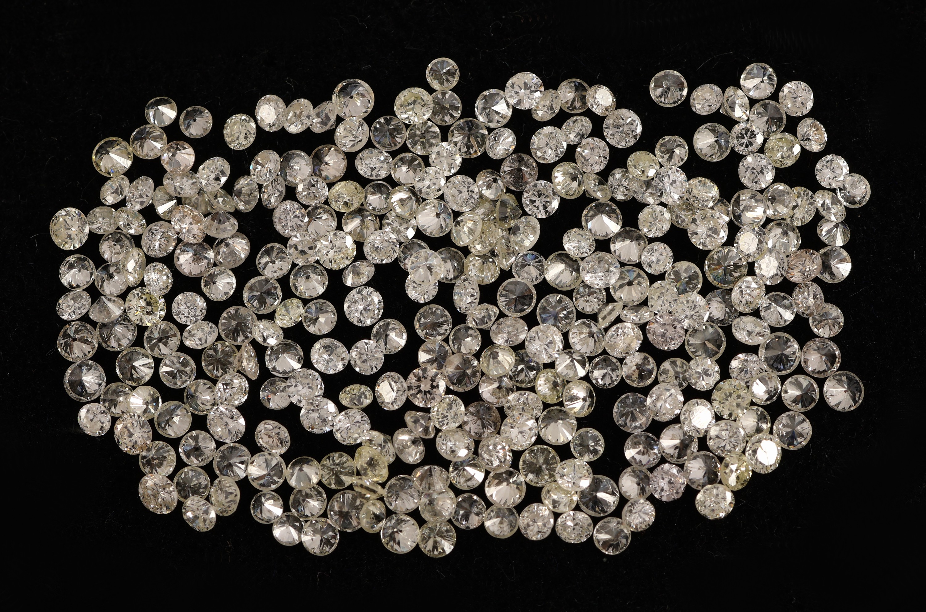 Detail c: Lot lose Brillanten, zus. ca. 7.19 ct l.get.Weiß-Yellow/p