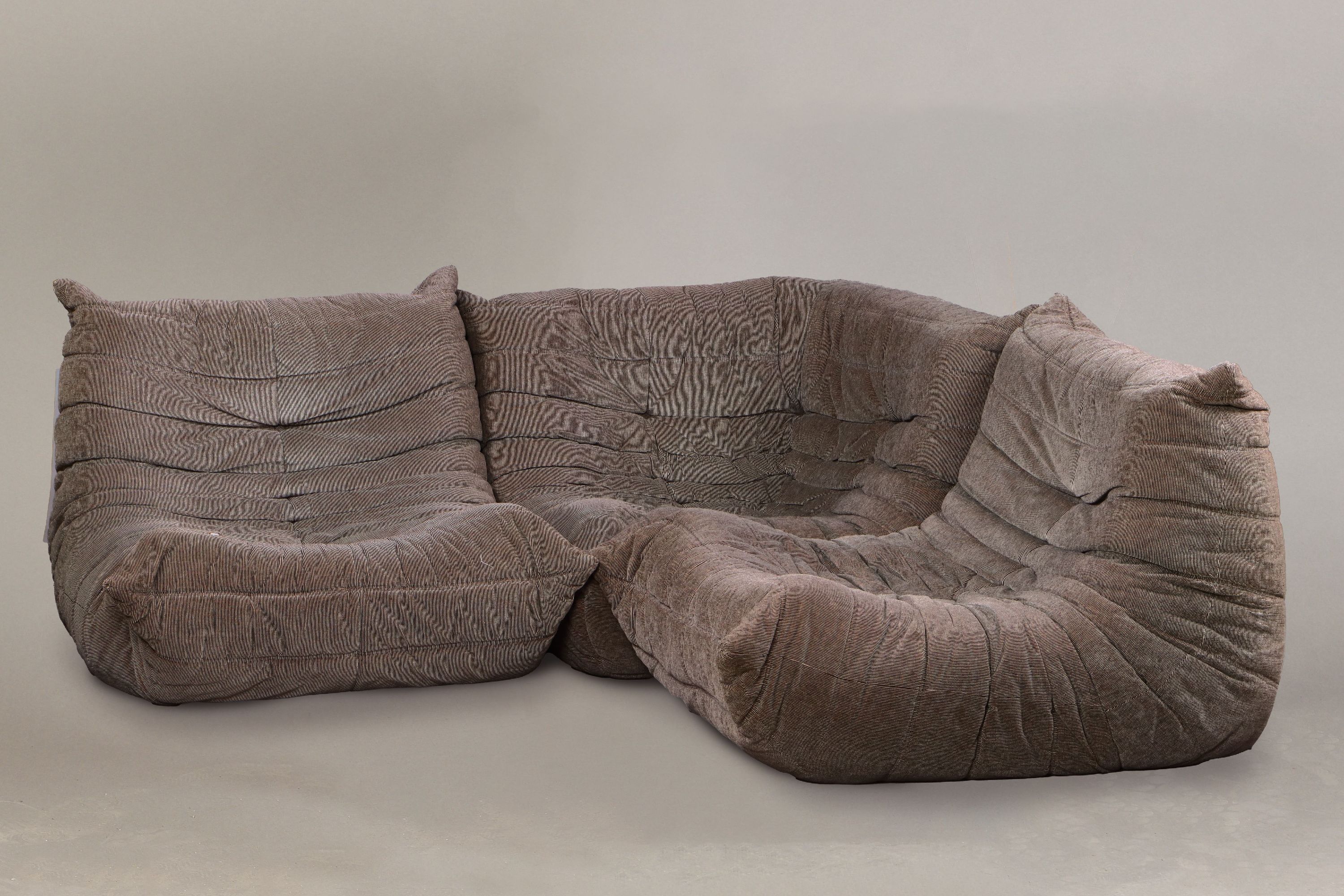 3-tlg. Sitzgruppe Modell Togo, Ligne Roset, Entw. Michel Ducaroy, grau-beiger Manchester-Bezug, Zweisitzer, zwei Einsitzer, frei und variabel ...