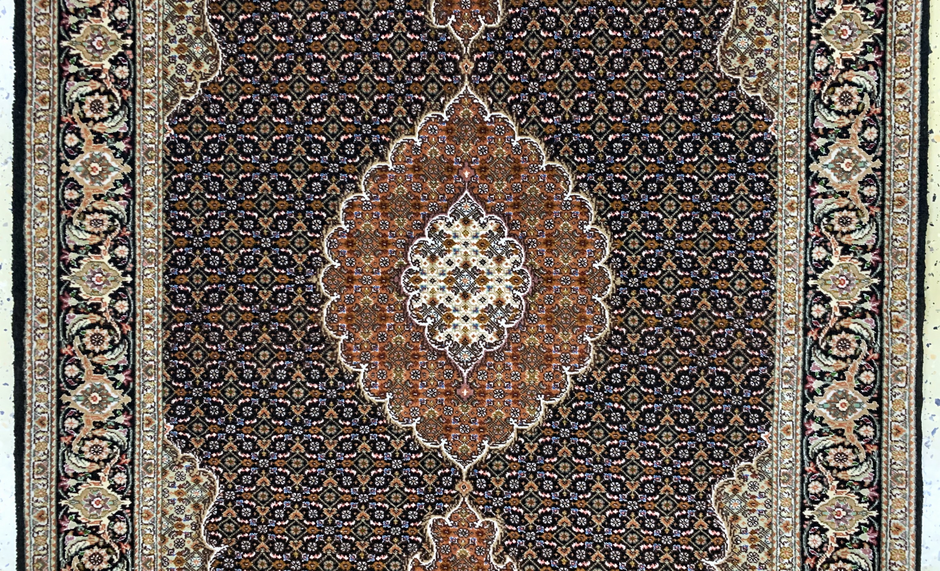 Detail b: Täbriz fein(50 Raj), Persien, Ende 20.Jhd, Korkwolle mit Seide, ca. 162 x 108 cm, ca. 500.000 Kn/qm, EHZ: 1-2