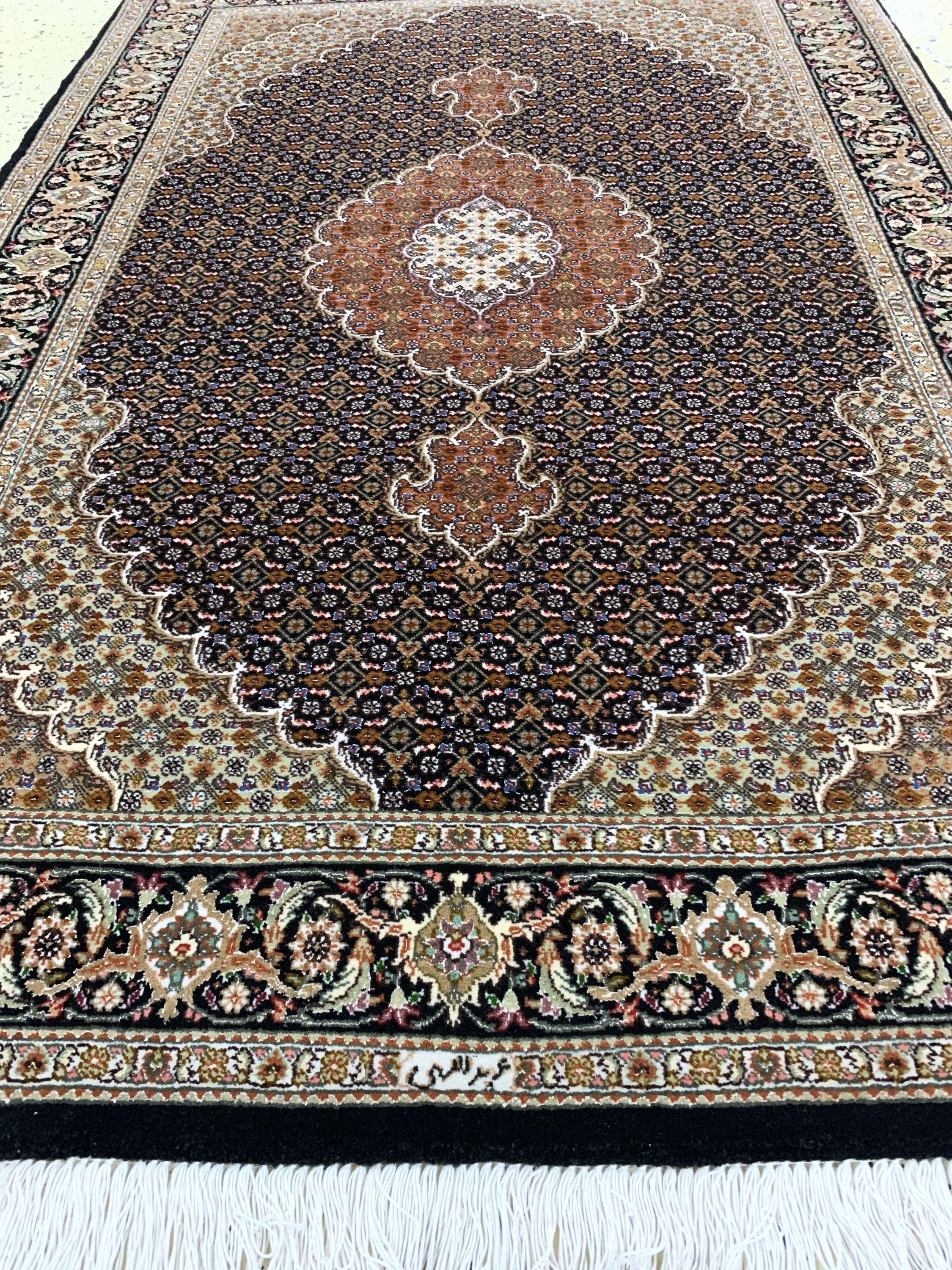 Detail d: Täbriz fein(50 Raj), Persien, Ende 20.Jhd, Korkwolle mit Seide, ca. 162 x 108 cm, ca. 500.000 Kn/qm, EHZ: 1-2