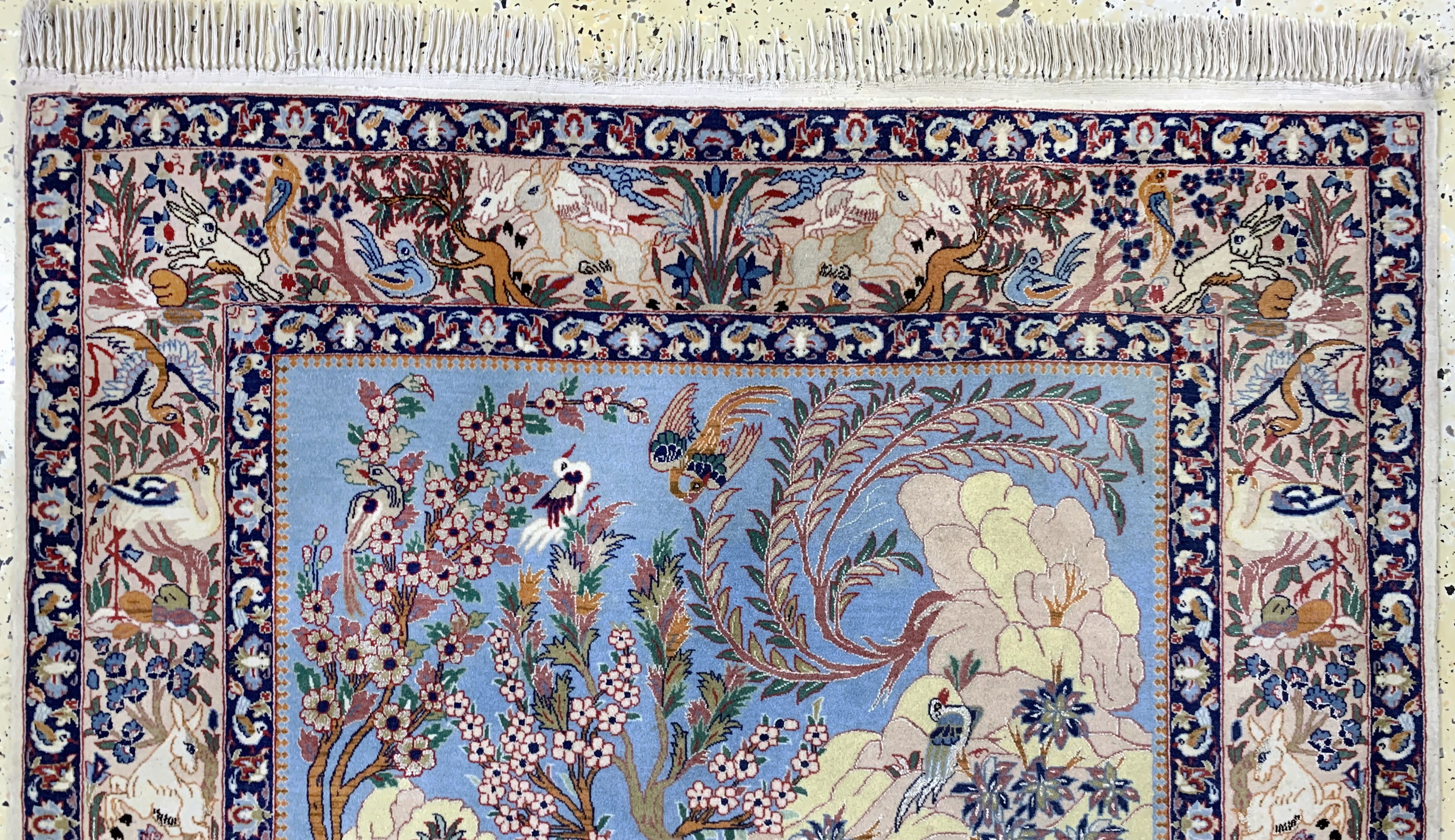 Detail a: Esfahan fein, Persien, Mitte 20.Jhd, Korkwolle mit und auf Seide, ca. 170 x 107 cm,minimale Mottenfraß am Rand, EHZ: 2(reinigungsbedürftig)