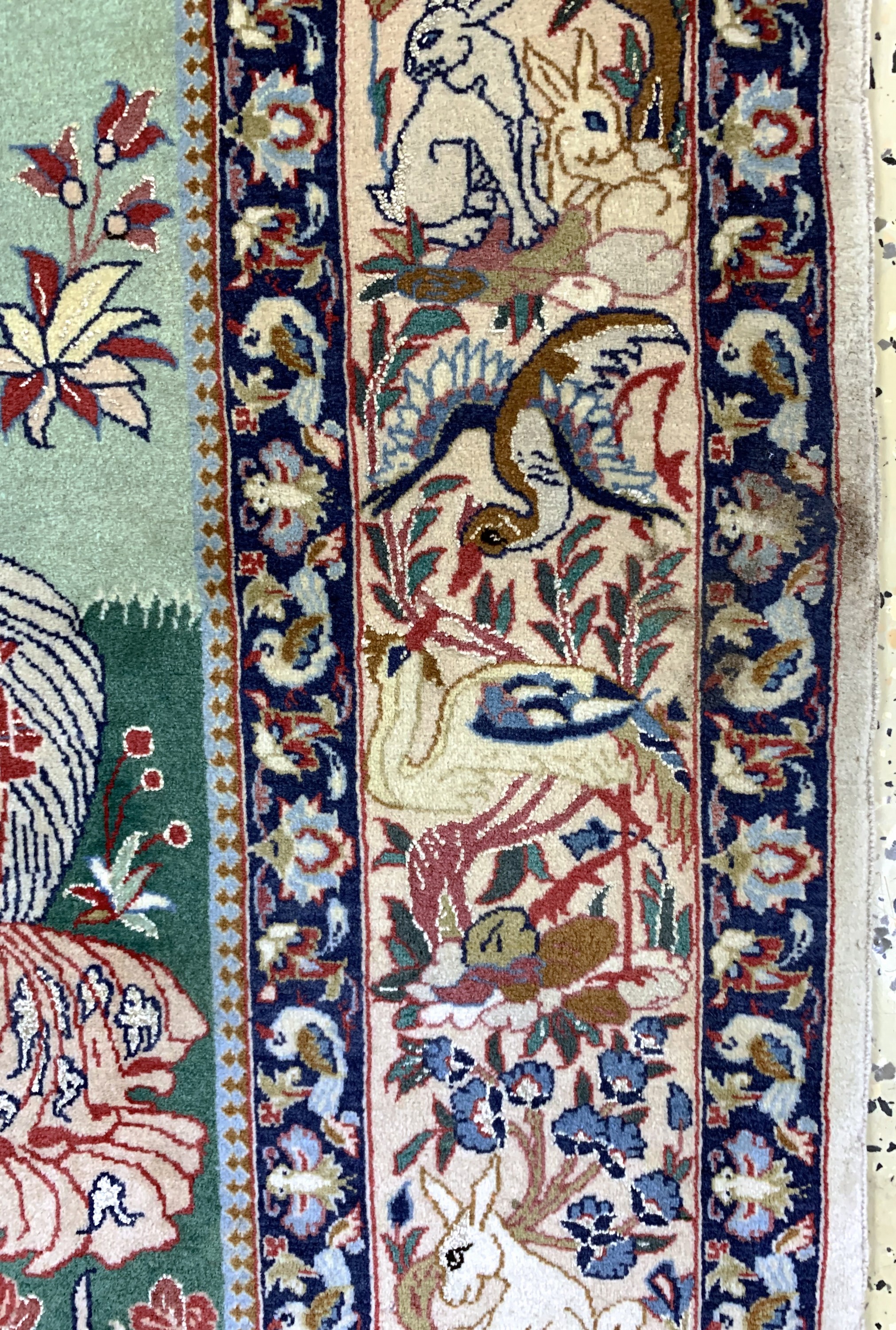 Detail d: Esfahan fein, Persien, Mitte 20.Jhd, Korkwolle mit und auf Seide, ca. 170 x 107 cm,minimale Mottenfraß am Rand, EHZ: 2(reinigungsbedürftig)