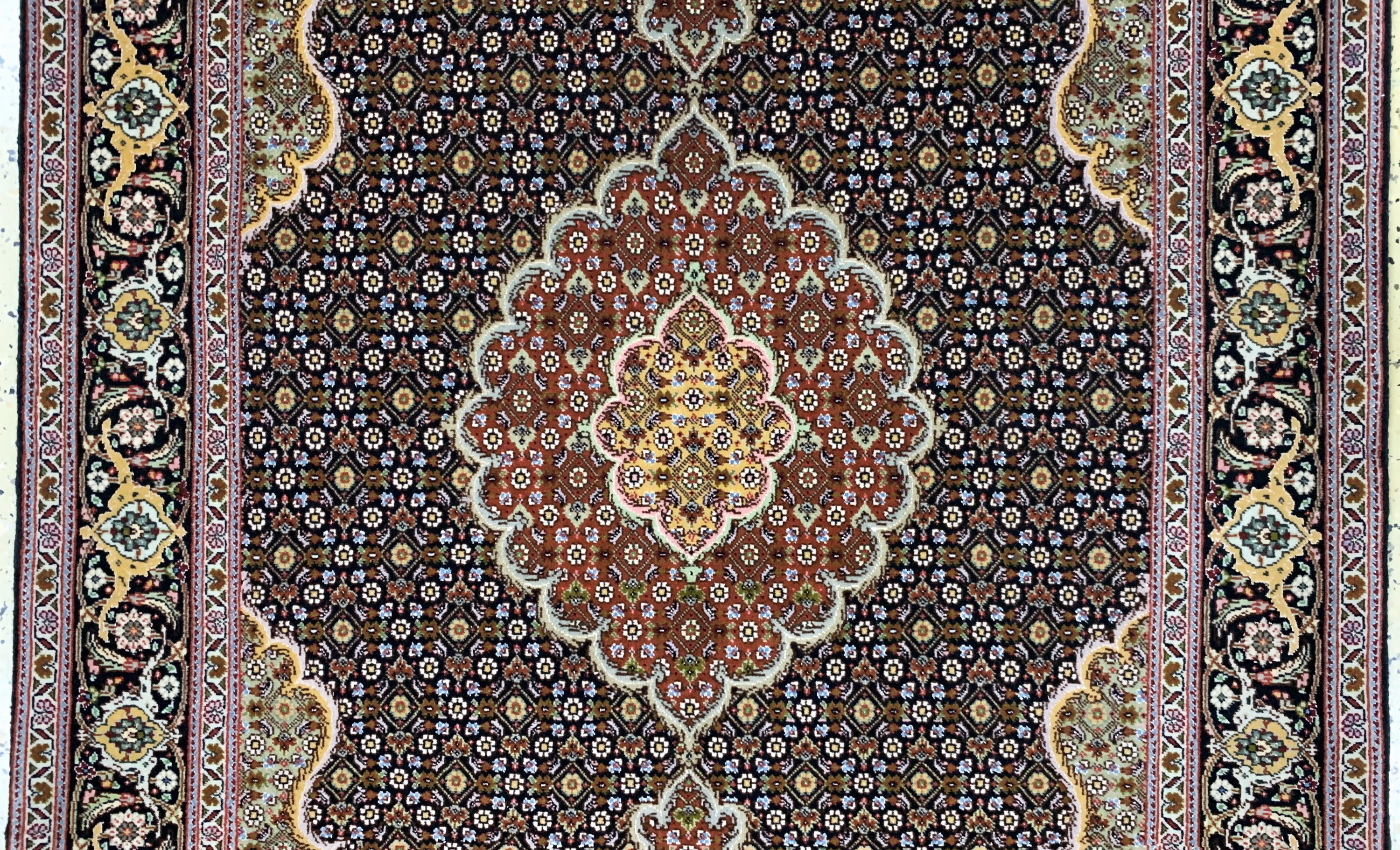 Detail b: Täbriz fein(50 Raj), Persien, Ende 20.Jhd, Korkwolle mit Seide, ca. 150 x 104 cm, ca. 500.000 Kn/qm, EHZ: 1-2
