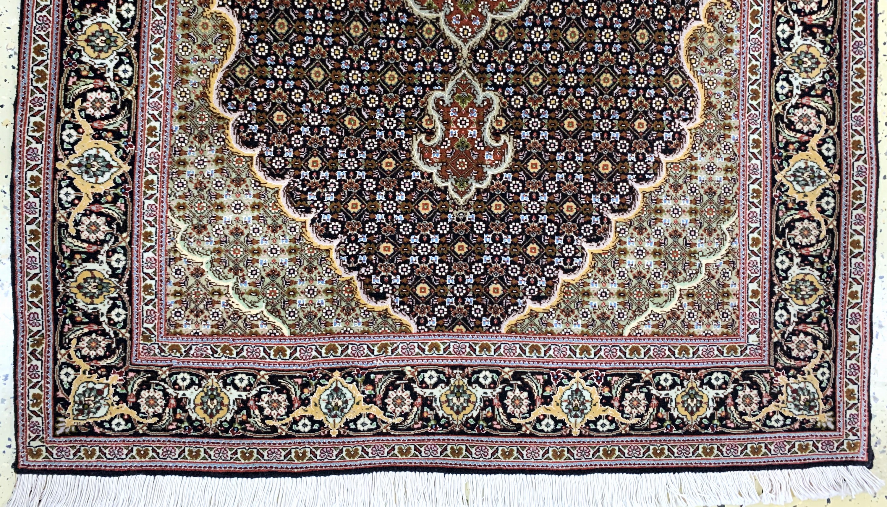 Detail c: Täbriz fein(50 Raj), Persien, Ende 20.Jhd, Korkwolle mit Seide, ca. 150 x 104 cm, ca. 500.000 Kn/qm, EHZ: 1-2