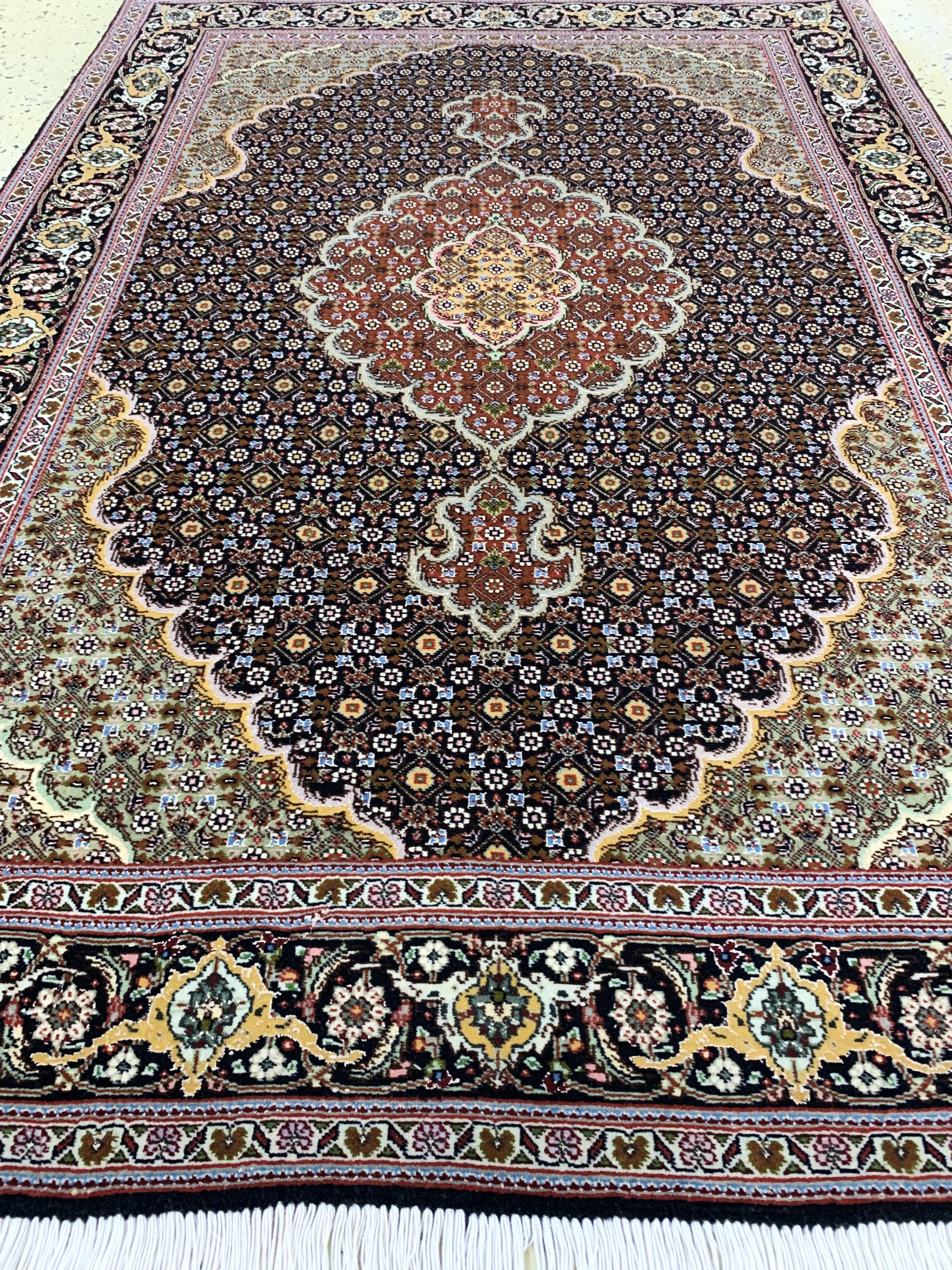 Detail d: Täbriz fein(50 Raj), Persien, Ende 20.Jhd, Korkwolle mit Seide, ca. 150 x 104 cm, ca. 500.000 Kn/qm, EHZ: 1-2