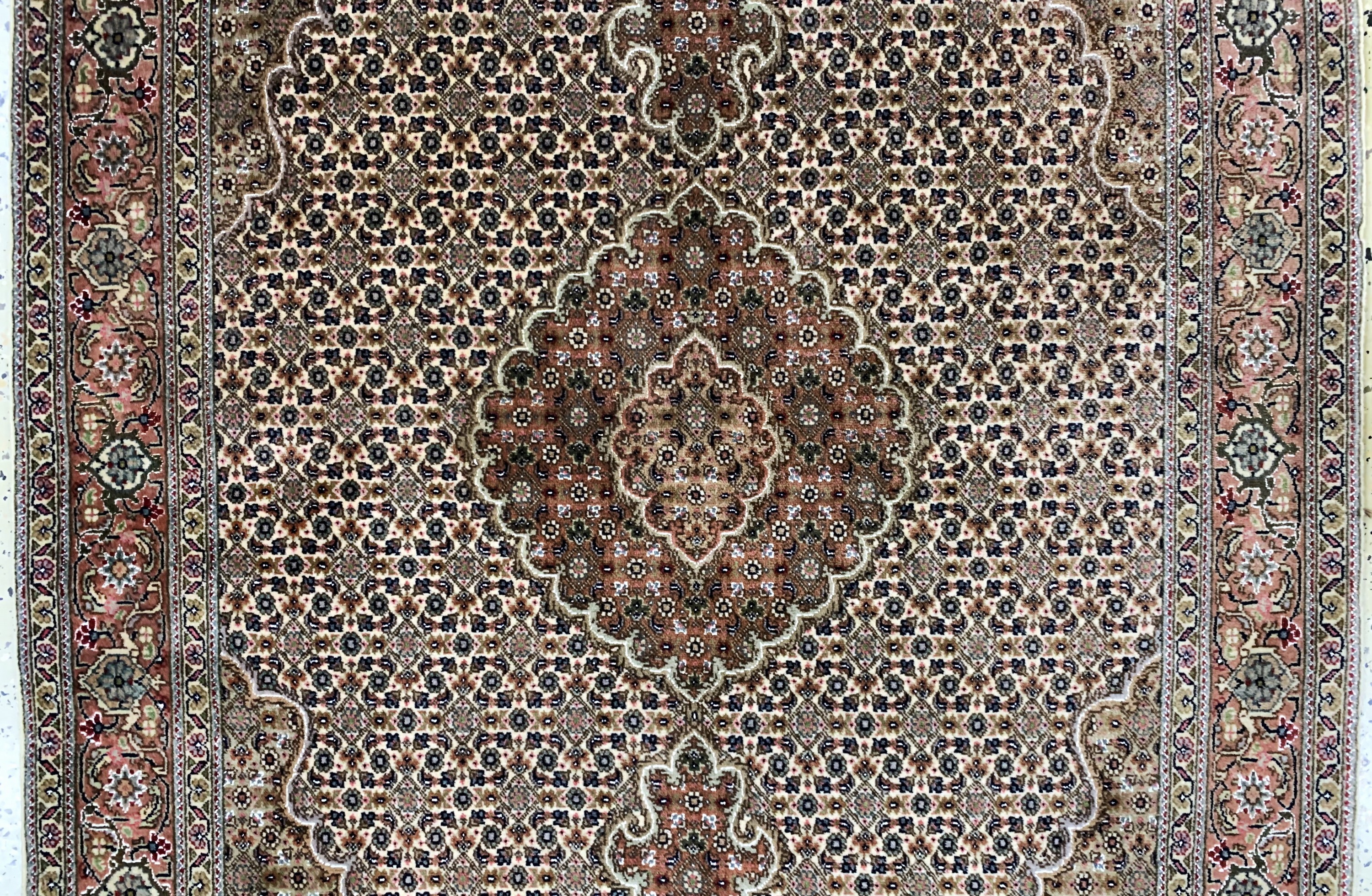 Detail b: Täbriz fein(50 Raj), Persien, Ende 20.Jhd, Korkwolle mit Seide, ca. 150 x 102 cm, ca. 500.000 Kn/qm, EHZ: 1-2