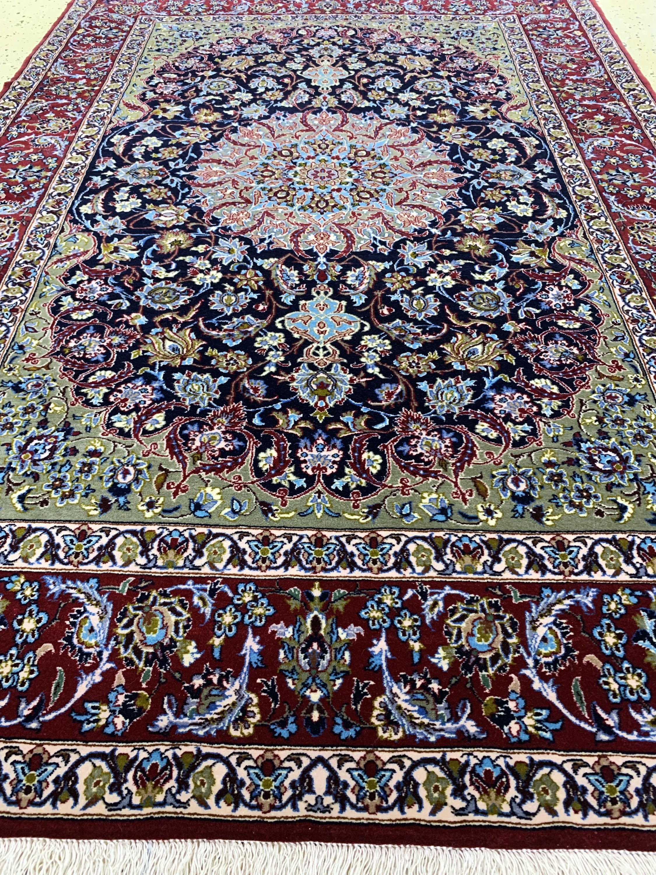 Detail d: Esfahan fein, Persien, Mitte 20.Jhd, Korkwolle auf Seide, ca. 163 x 110 cm, ca. 1,0Mio. Kn/qm, EHZ: 1-2