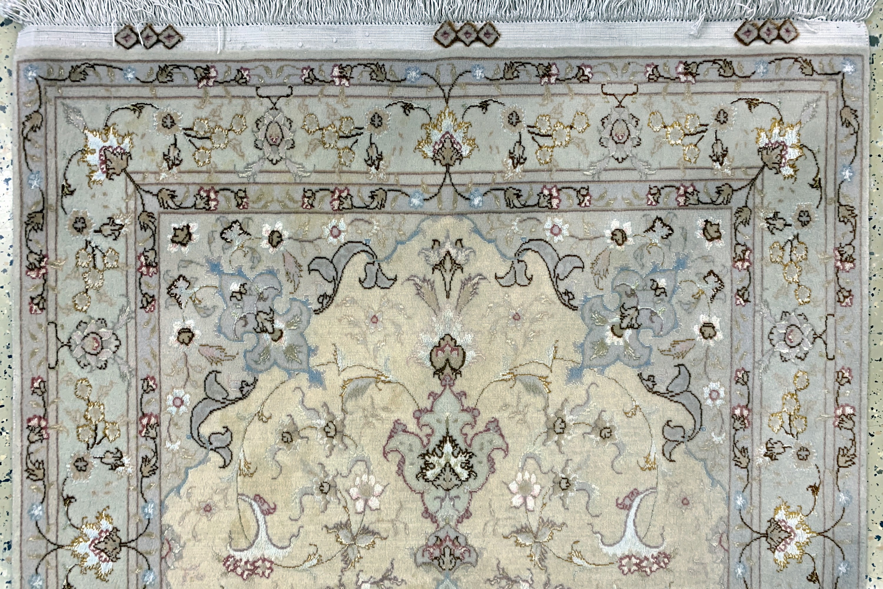 Detail a: Täbriz fein(50 Raj), Persien, Ende 20.Jhd, Korkwolle mit und auf Seide, ca. 160 x 100 cm,ca. 500.000 Kn/qm, EHZ: 1-2