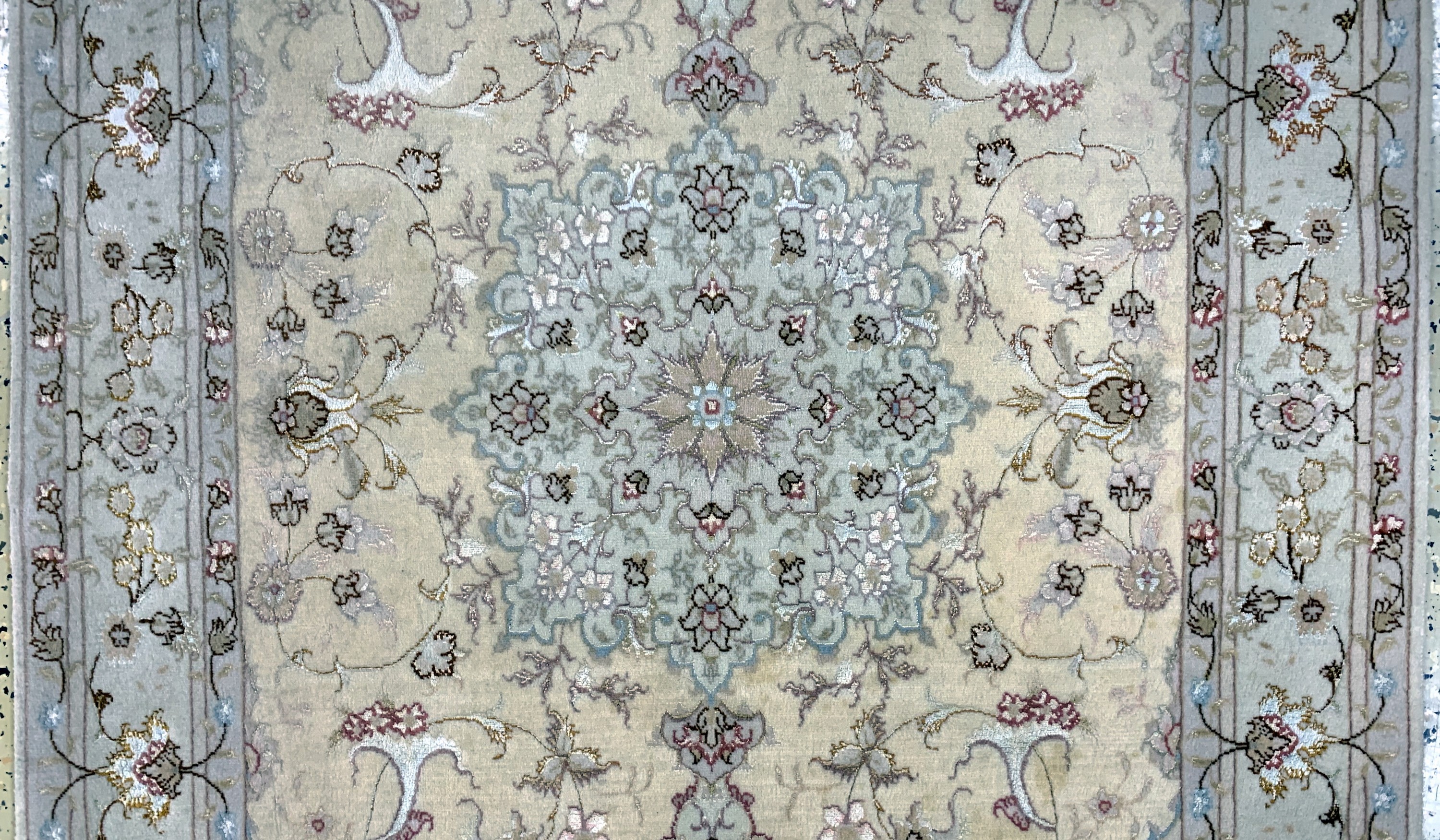 Detail b: Täbriz fein(50 Raj), Persien, Ende 20.Jhd, Korkwolle mit und auf Seide, ca. 160 x 100 cm,ca. 500.000 Kn/qm, EHZ: 1-2