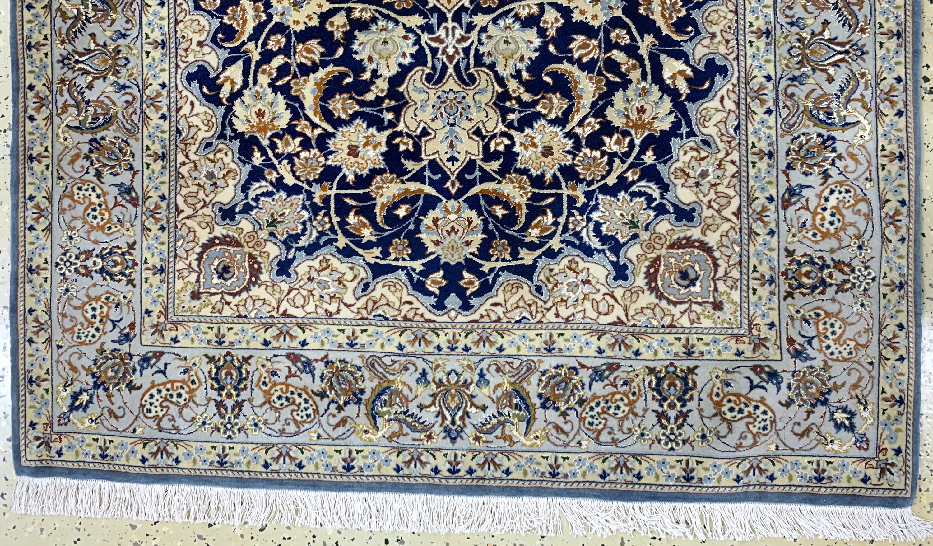 Detail c: Esfahan fein, Persien, Mitte 20.Jhd, Korkwolle mit und auf Seide, ca. 160 x 109 cm,ca. 1,0 Mio. Kn/qm, EHZ: 1-2