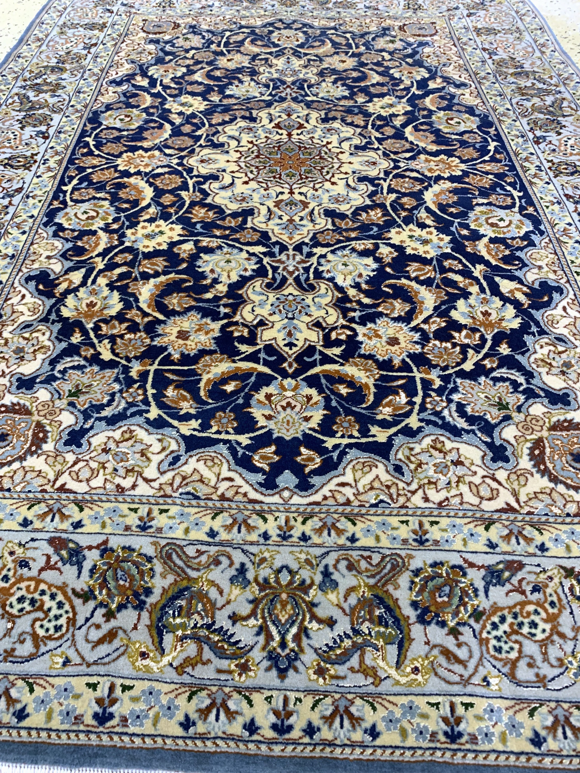 Detail d: Esfahan fein, Persien, Mitte 20.Jhd, Korkwolle mit und auf Seide, ca. 160 x 109 cm,ca. 1,0 Mio. Kn/qm, EHZ: 1-2