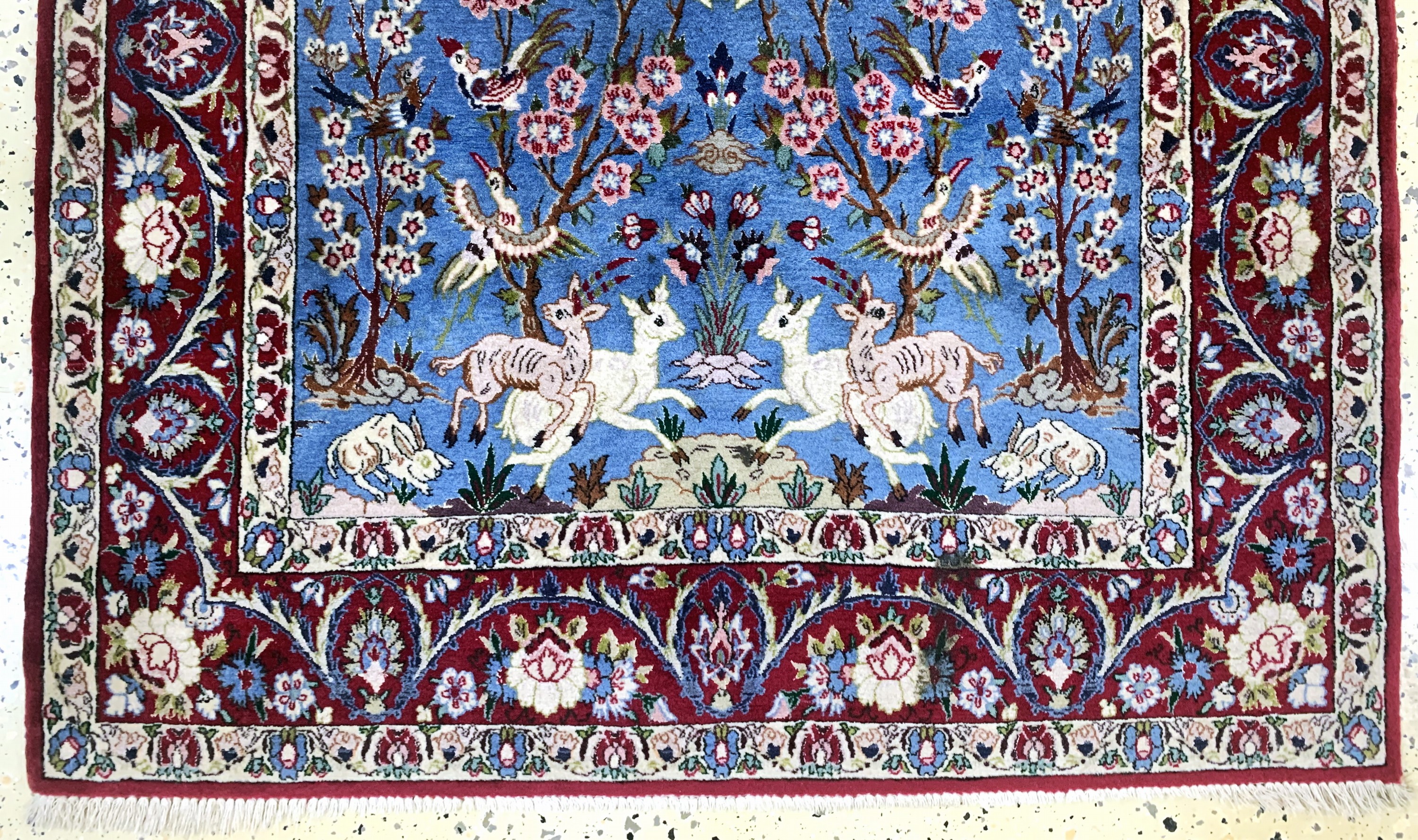 Detail c: Esfahan fein, Persien, Mitte 20.Jhd, Korkwolle mit und auf Seide, ca. 175 x 110 cm,ca. 1,0 Mio. Kn/qm, EHZ: 2(reinigungsbedürftig).