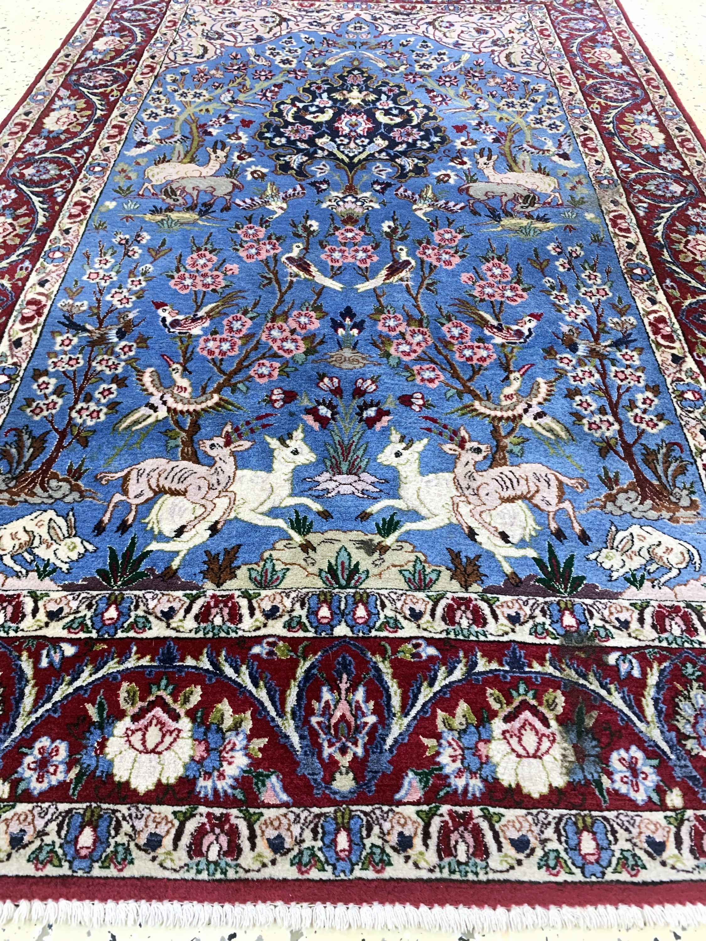 Detail d: Esfahan fein, Persien, Mitte 20.Jhd, Korkwolle mit und auf Seide, ca. 175 x 110 cm,ca. 1,0 Mio. Kn/qm, EHZ: 2(reinigungsbedürftig).