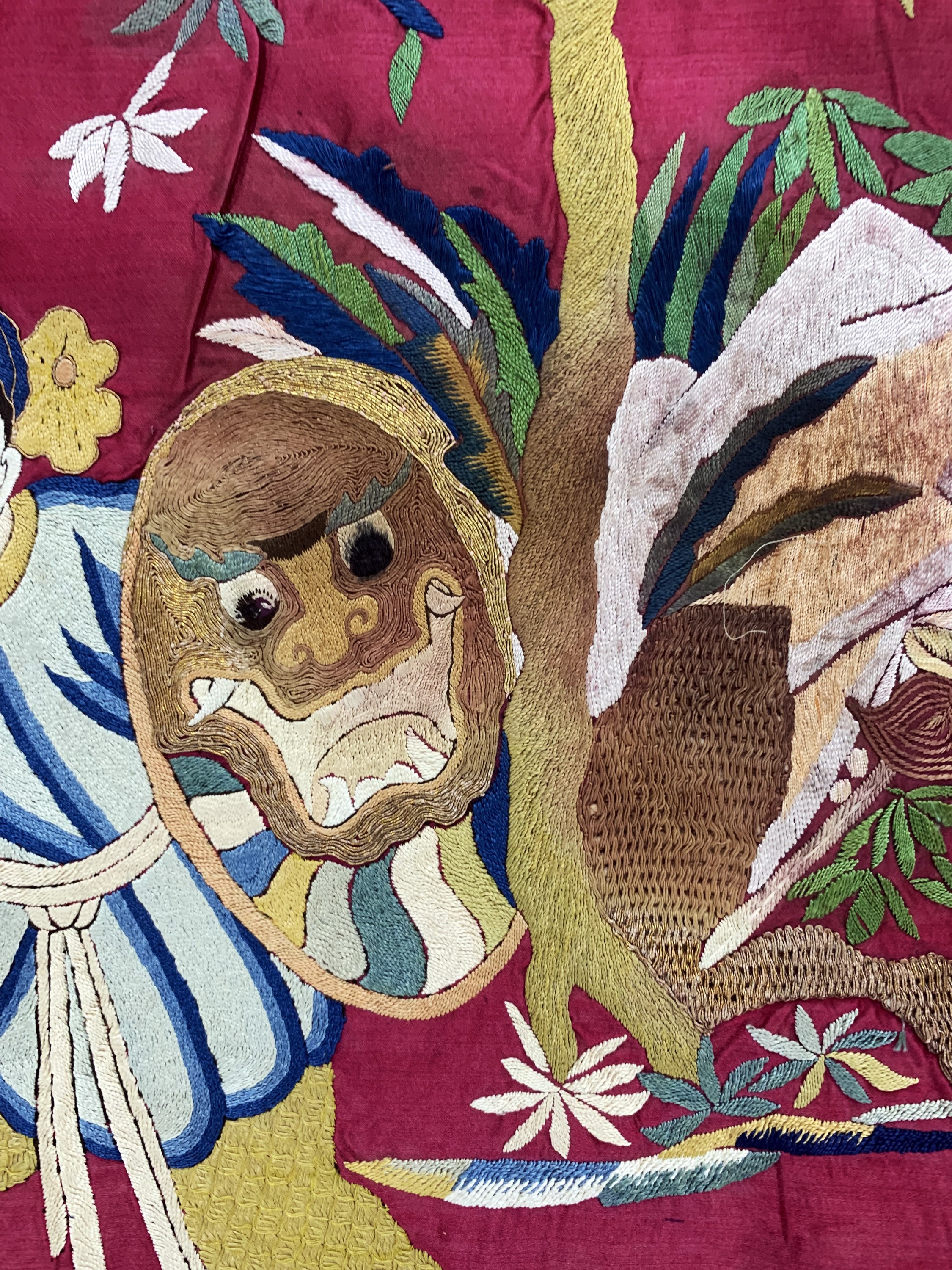 Detail i: Seide-Metallstickerei Behang, China, um 1900, Seide-Metall auf Seide bestickt, ca. 420 x 66 cm, EHZ: 1-2