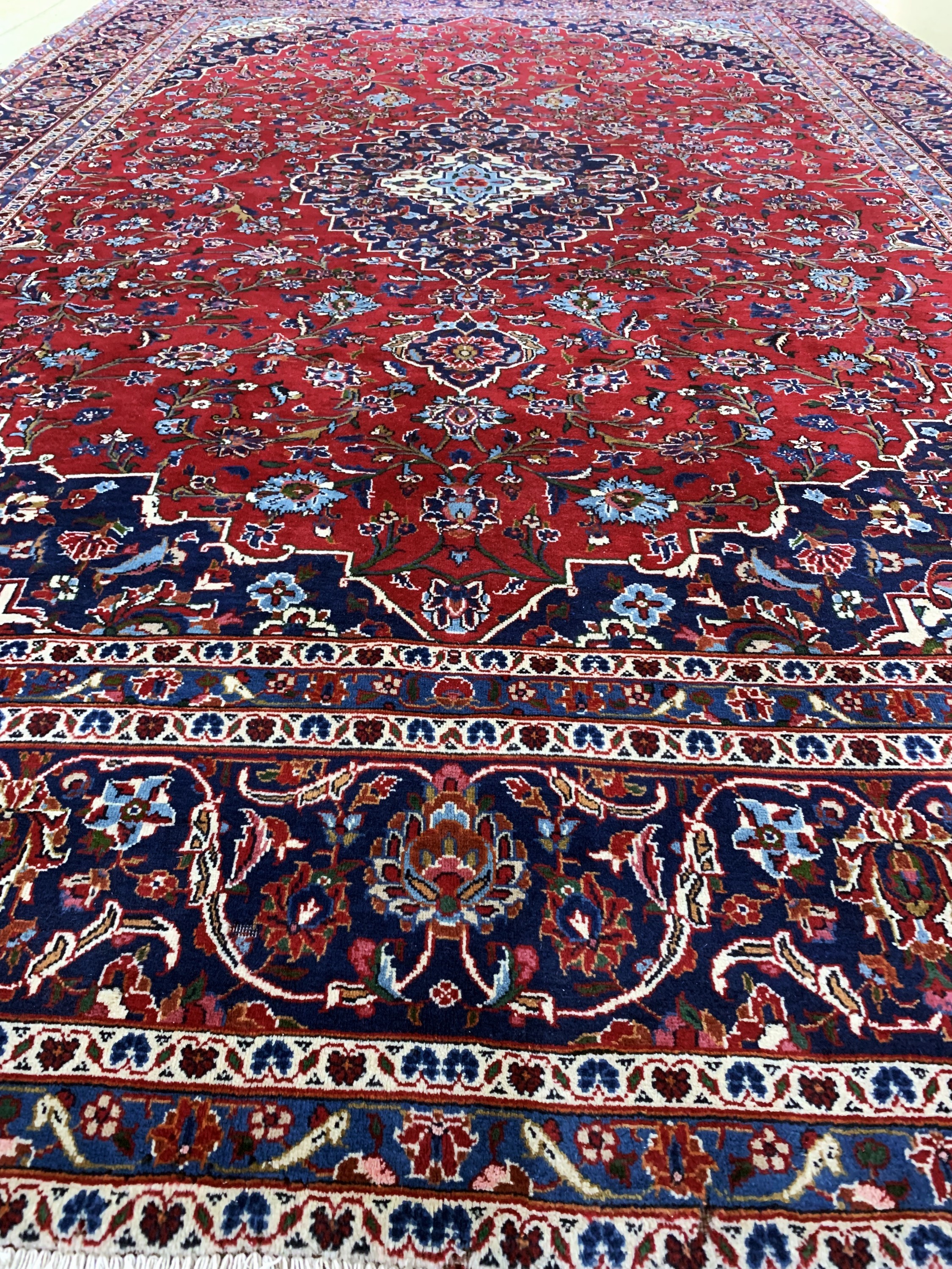 Detail g: Keschan, Persien, Ende 20.Jhd, Wolle auf Baumwolle, ca. 367 x 250 cm, EHZ: 1-2(kleine Florfehlstelle).