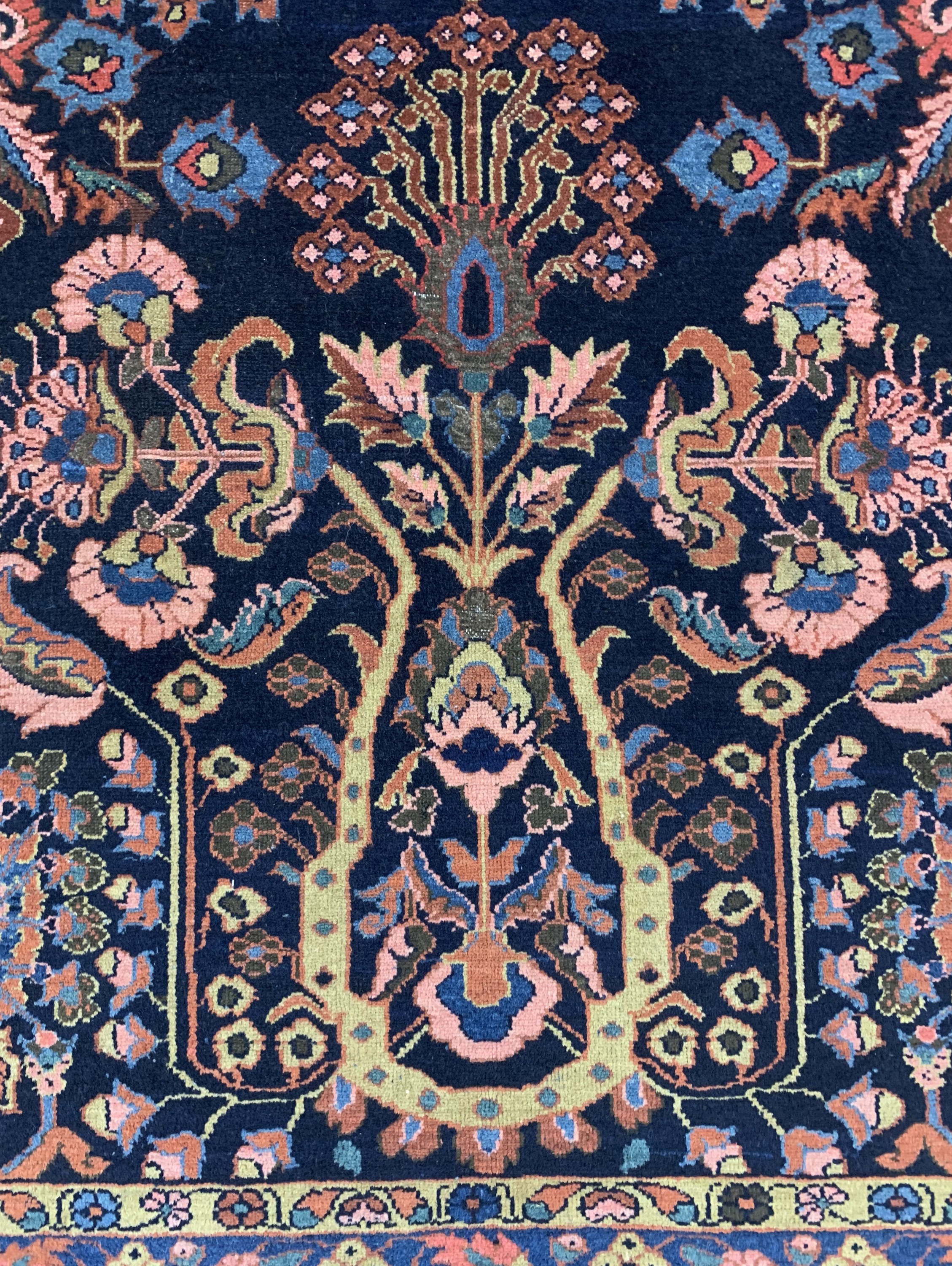Detail c: Lilian alt, Persien, Anfang 20.Jhd, Wolle auf Baumwolle, ca. 342 x 235 cm, EHZ: 3