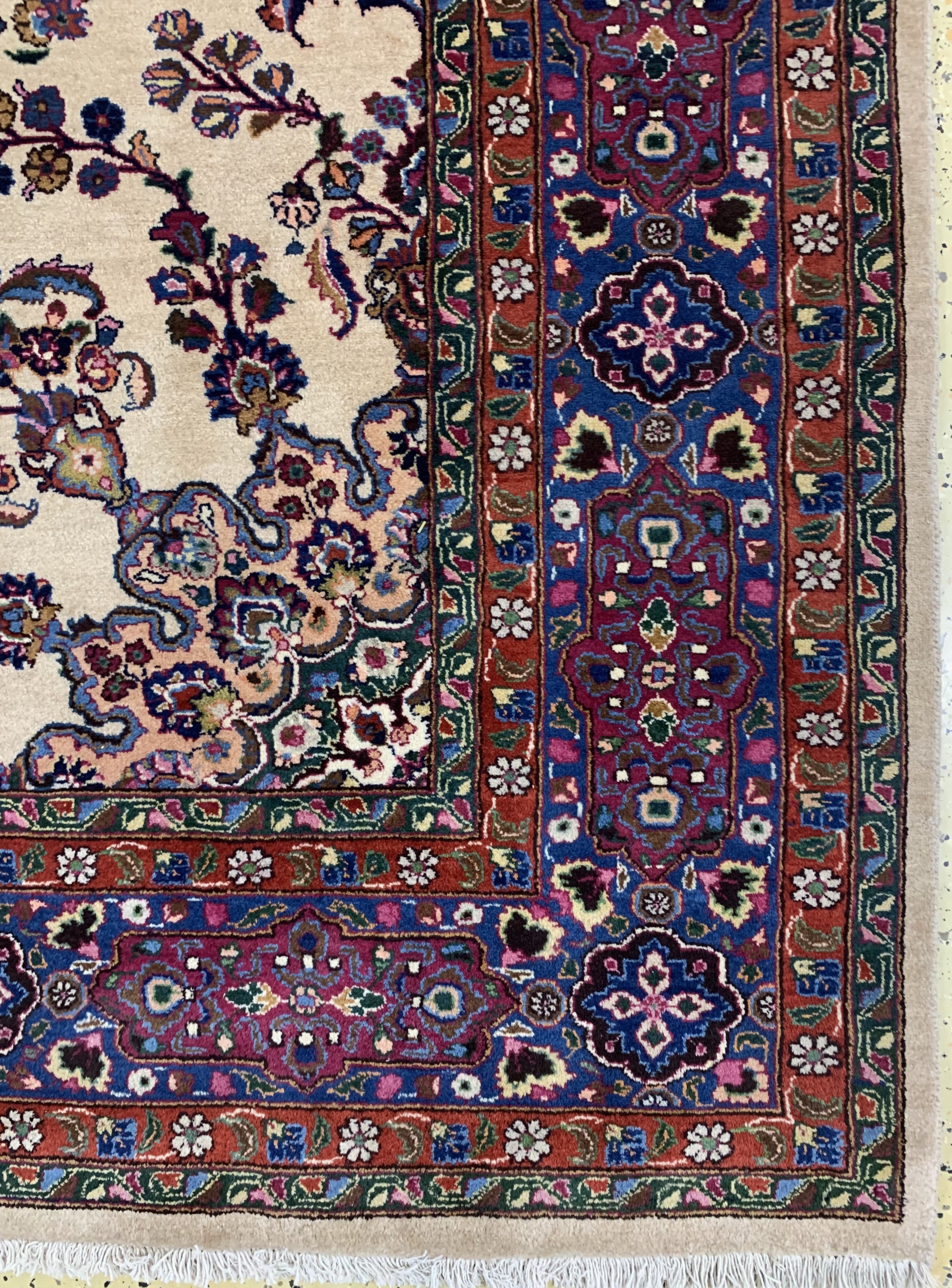 Detail a: Mesched signiert"Tabatabai", Persien, Mitte20.Jhd, Wolle auf Baumwolle, ca. 324 x 242 cm,EHZ: 1-2