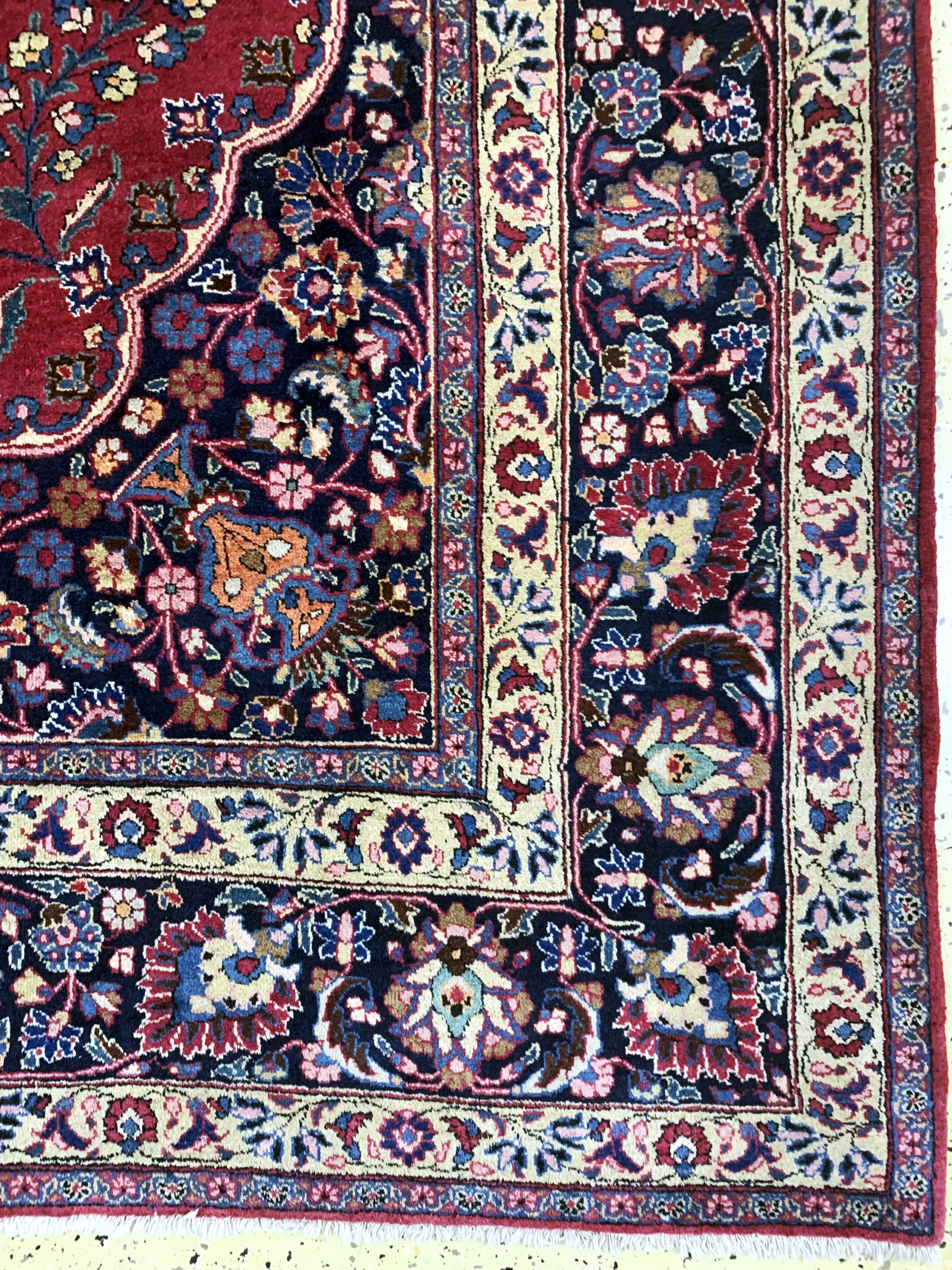 Detail a: Mesched alt, Persien, Mitte 20.Jhd, Wolle auf Baumwolle, ca. 360 x 260 cm, Mottenfraß, EHZ: 2