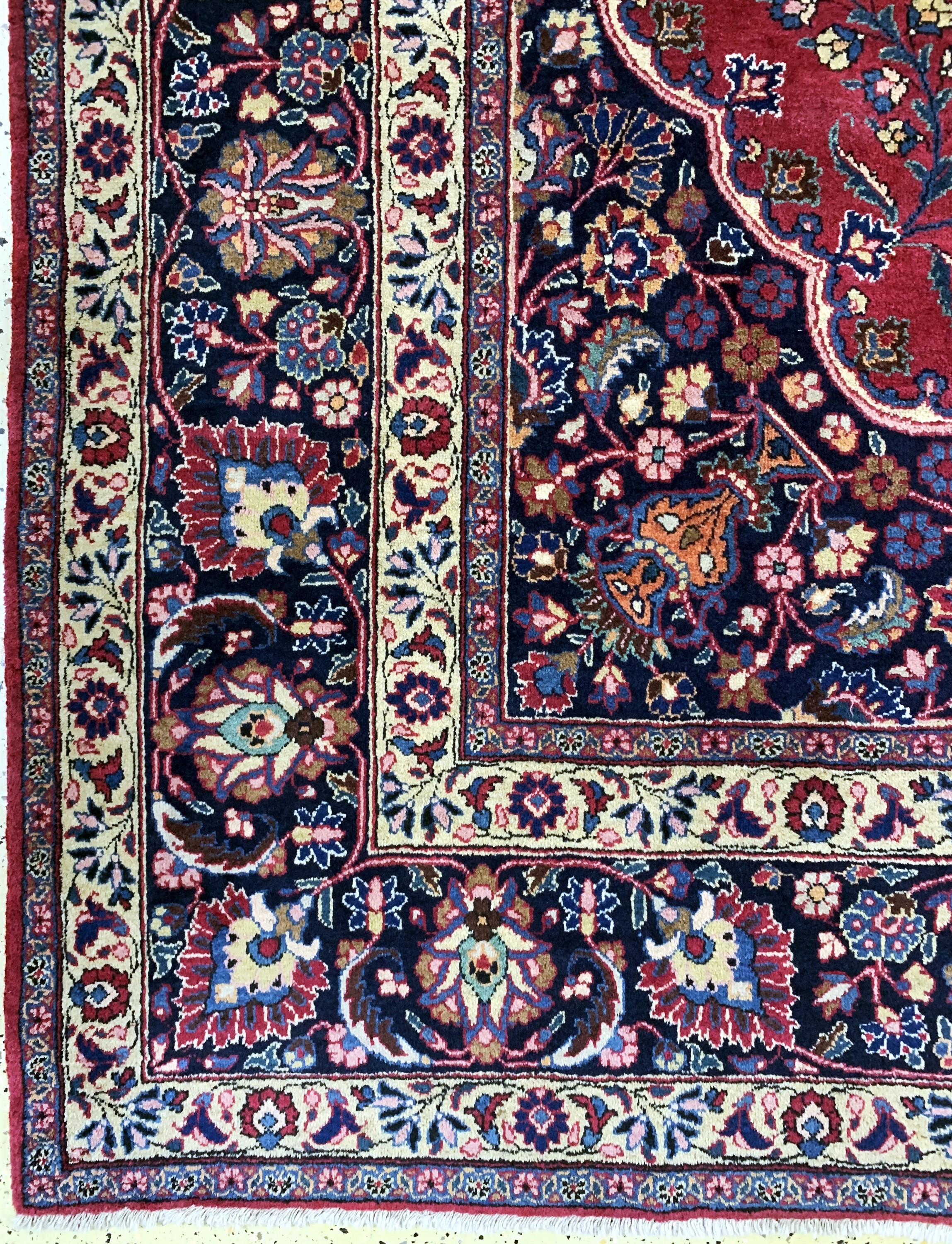 Detail b: Mesched alt, Persien, Mitte 20.Jhd, Wolle auf Baumwolle, ca. 360 x 260 cm, Mottenfraß, EHZ: 2