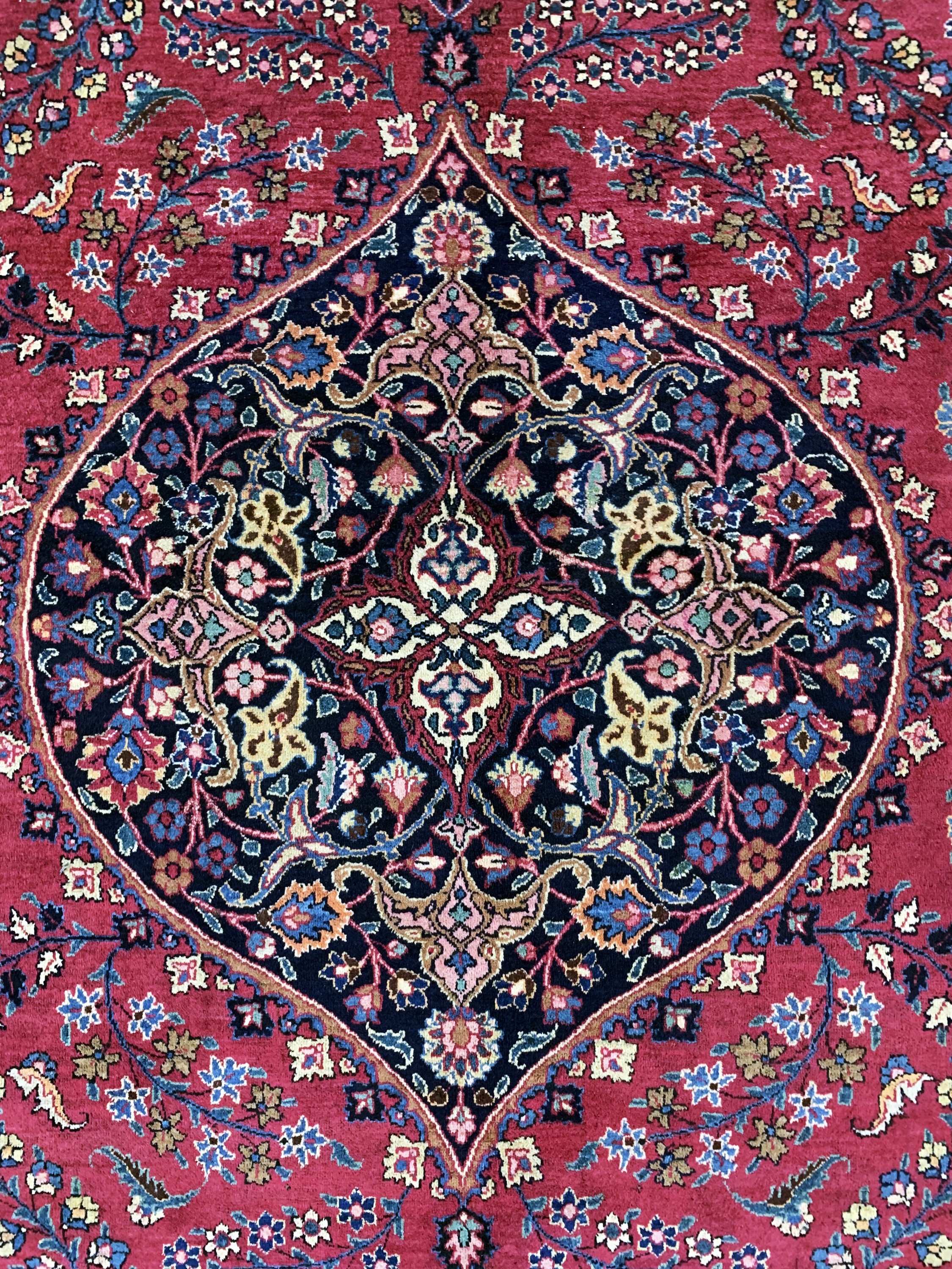 Detail c: Mesched alt, Persien, Mitte 20.Jhd, Wolle auf Baumwolle, ca. 360 x 260 cm, Mottenfraß, EHZ: 2