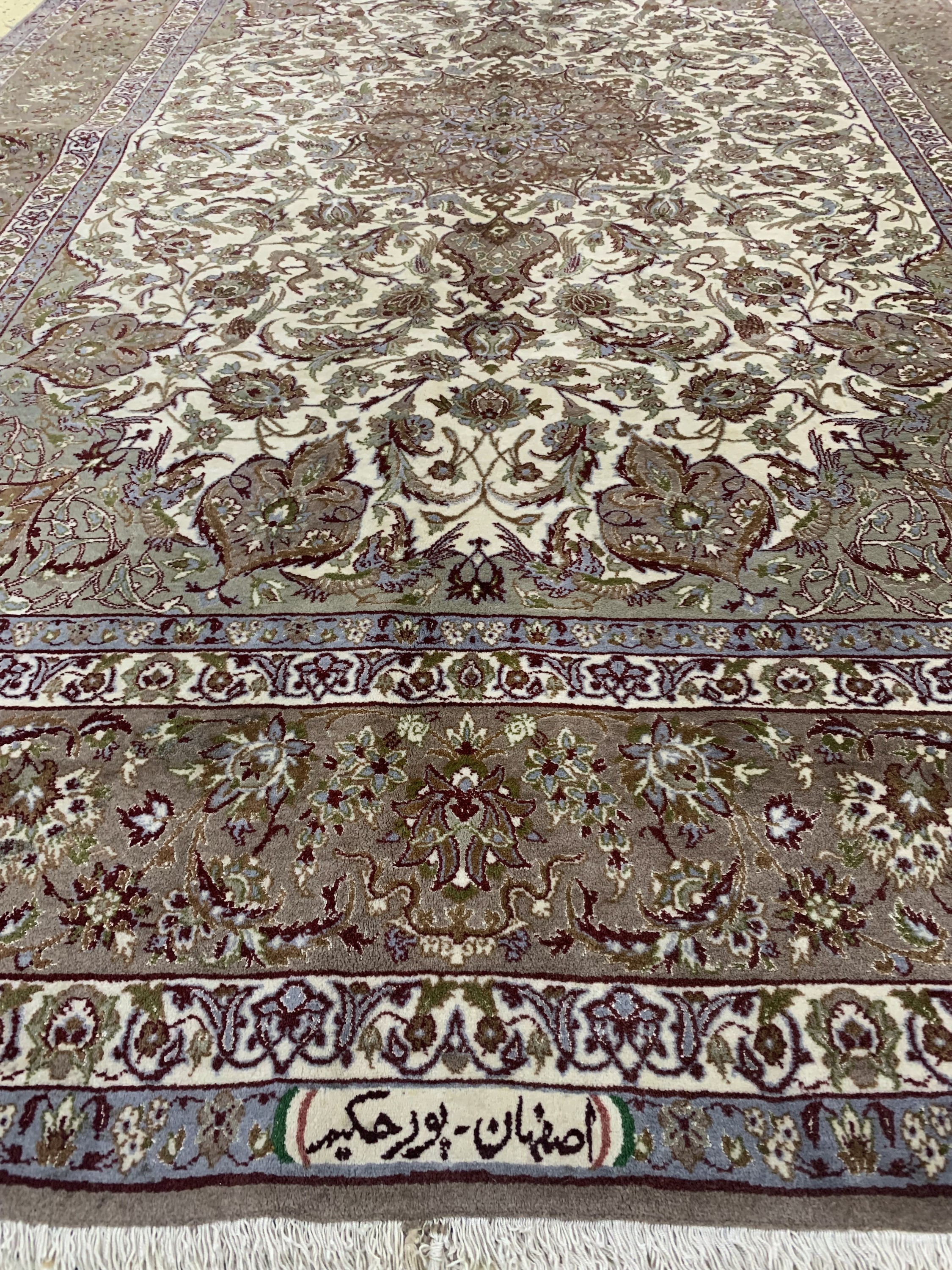 Detail f: Esfahan fein Persien, signiert"Pour Hakim",Mitte 20.Jhd, Korkwolle mit und auf Seide, ca.240 x 158 cm, Reinigungsbedürftig, EHZ: 2