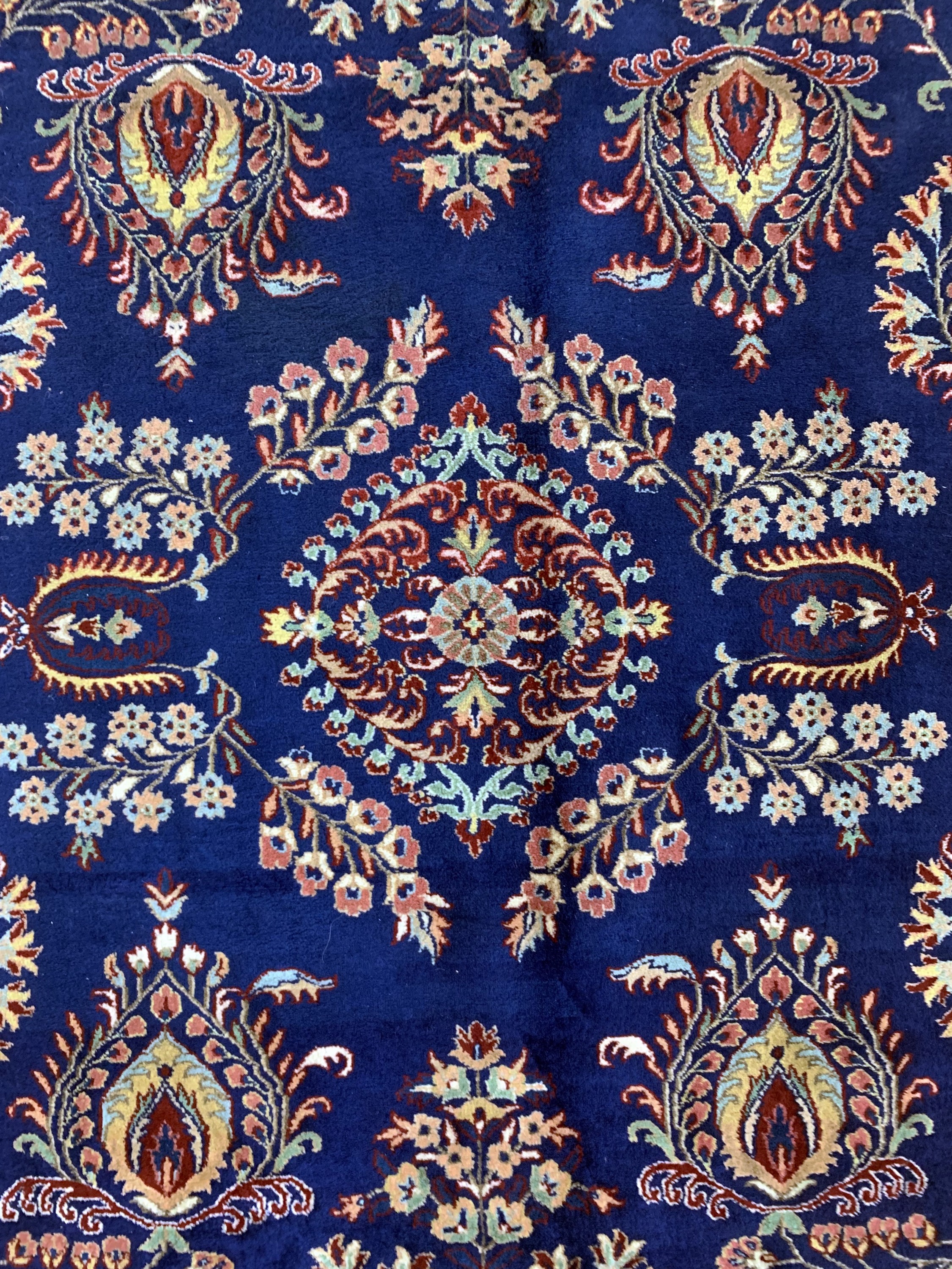 Detail c: Sarogh Mohajeran Kork fein, Indien, Ende 20.Jhd, Korkwolle auf Baumwolle, ca. 243 x 171cm, EHZ: 2