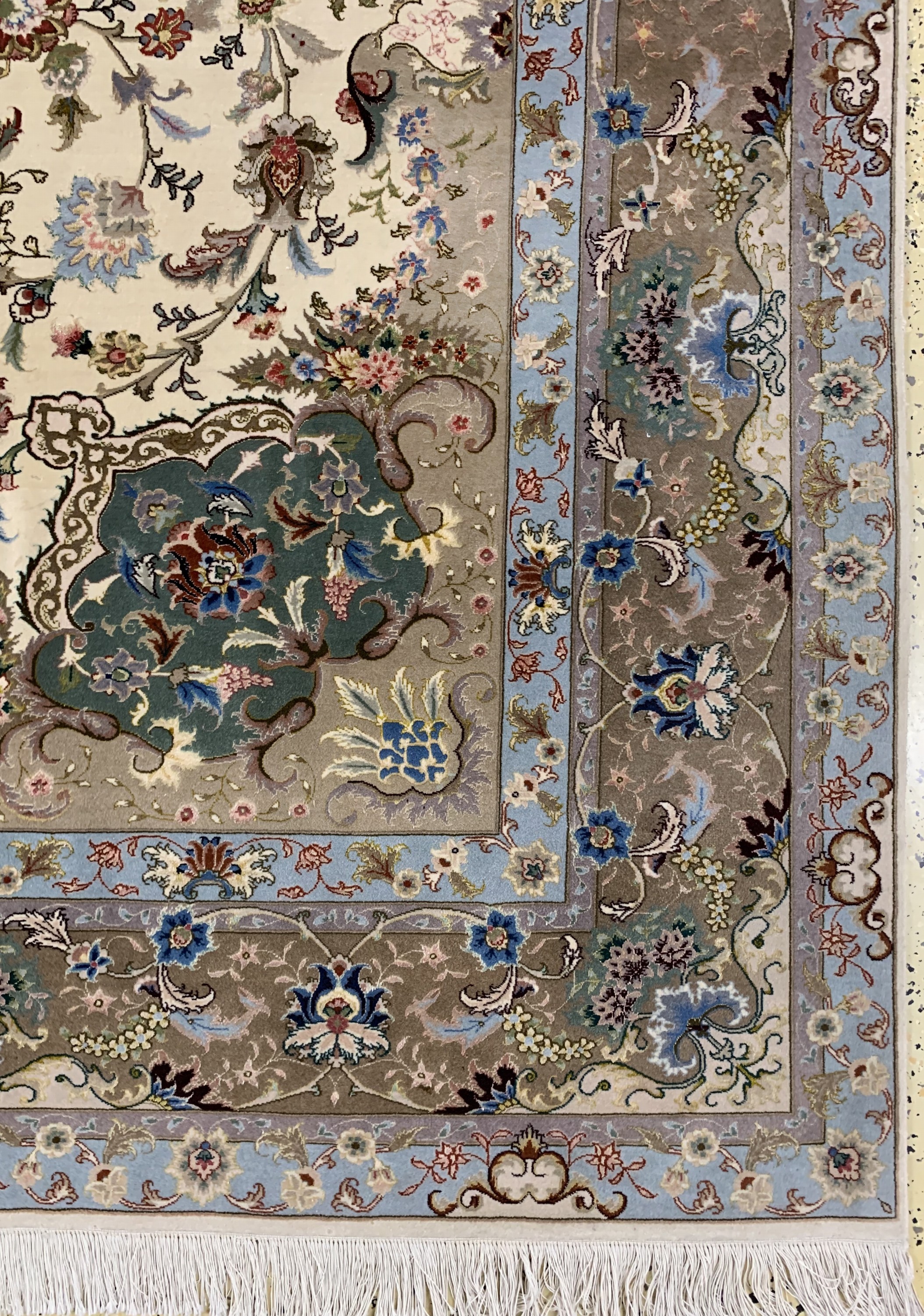 Detail a: Täbriz fein(50 Raj), Persien, Mitte 20.Jhd,Korkwolle mit Seide, ca. 345 x 250 cm, ca. 500.000 Kn/qm, EHZ: 2(fleckig)