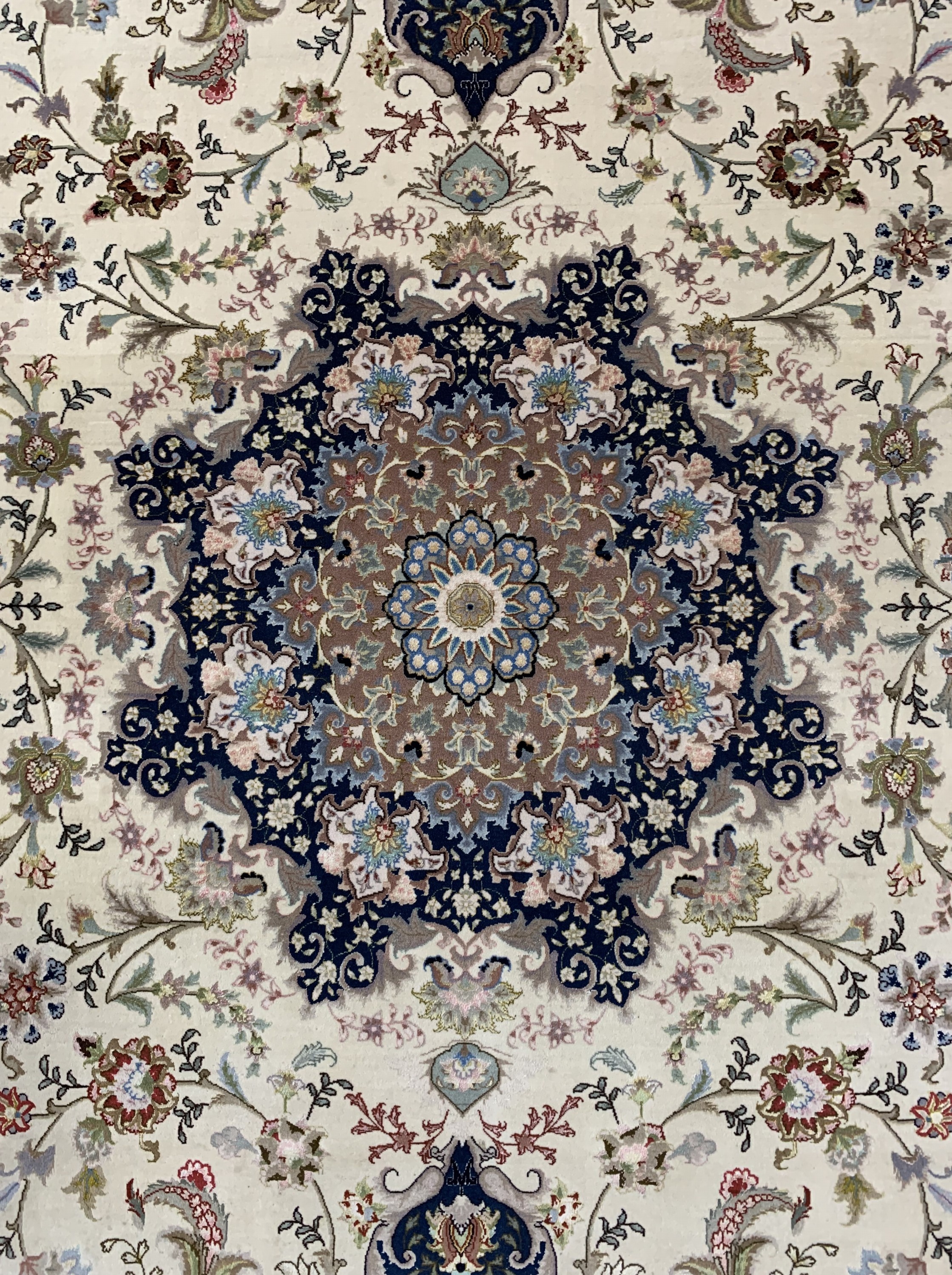 Detail c: Täbriz fein(50 Raj), Persien, Mitte 20.Jhd,Korkwolle mit Seide, ca. 345 x 250 cm, ca. 500.000 Kn/qm, EHZ: 2(fleckig)