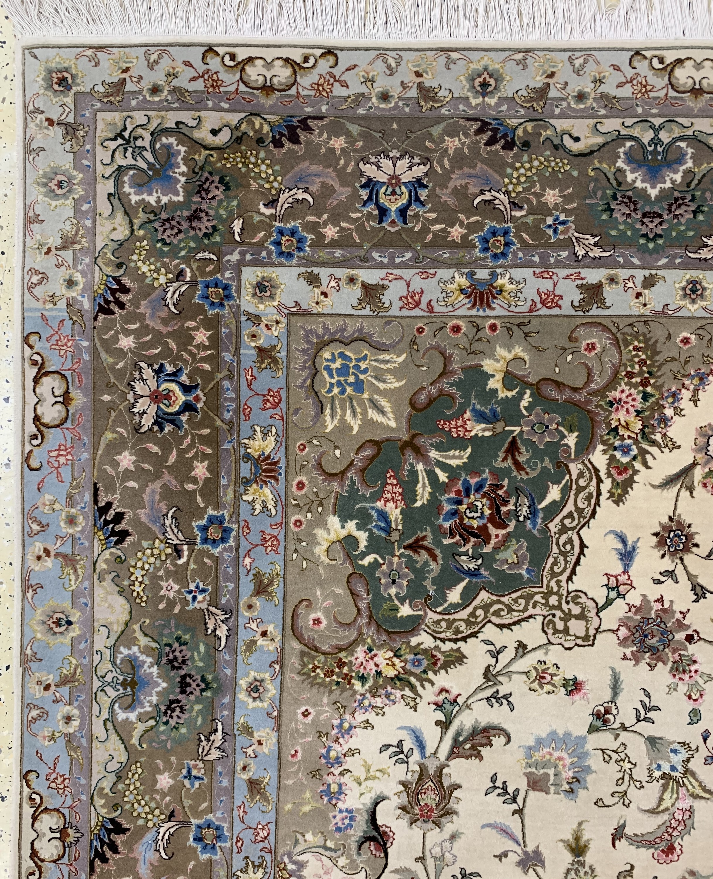 Detail d: Täbriz fein(50 Raj), Persien, Mitte 20.Jhd,Korkwolle mit Seide, ca. 345 x 250 cm, ca. 500.000 Kn/qm, EHZ: 2(fleckig)