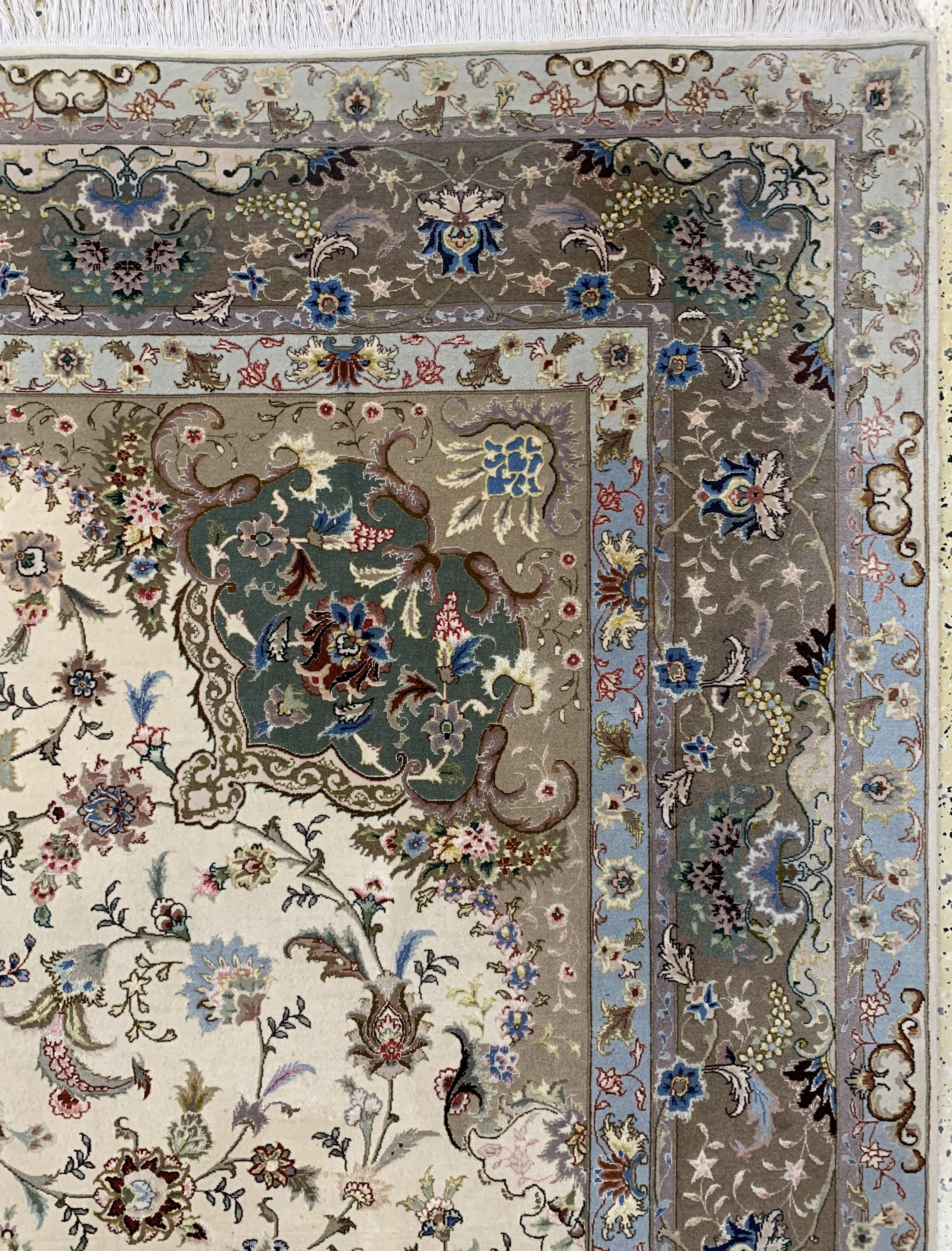 Detail f: Täbriz fein(50 Raj), Persien, Mitte 20.Jhd,Korkwolle mit Seide, ca. 345 x 250 cm, ca. 500.000 Kn/qm, EHZ: 2(fleckig)