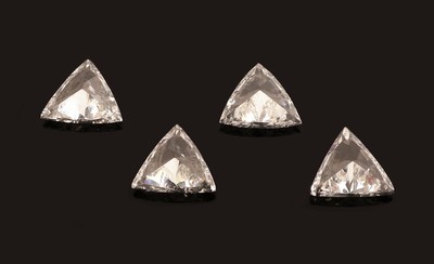 26961017a - Lot 4 lose Diamanten, facett. Triangeln zus. ca. 1.33 ct feines Weiß-Weiß/si ...