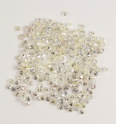 26961023a - Lot lose Brillanten, zus. ca. 7.19 ct l.get.Weiß-Yellow/p Schätzpreis: 3500, - ...