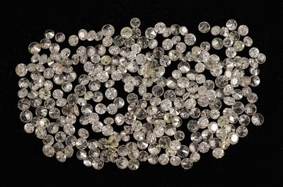 26961023c - Lot lose Brillanten, zus. ca. 7.19 ct l.get.Weiß-Yellow/p Schätzpreis: 3500, - ...