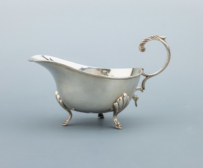 Image Sauciere, 900er Silber, schlichtes Design, breiter Ausguss, geschwungene Handhabe, auf ...