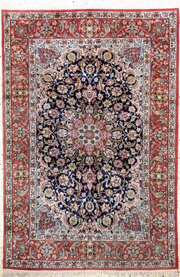 Image Esfahan fein, Persien, Mitte 20.Jhd, Korkwolle mit und auf Seide, ca. 163 x 112 cm,ca. ...
