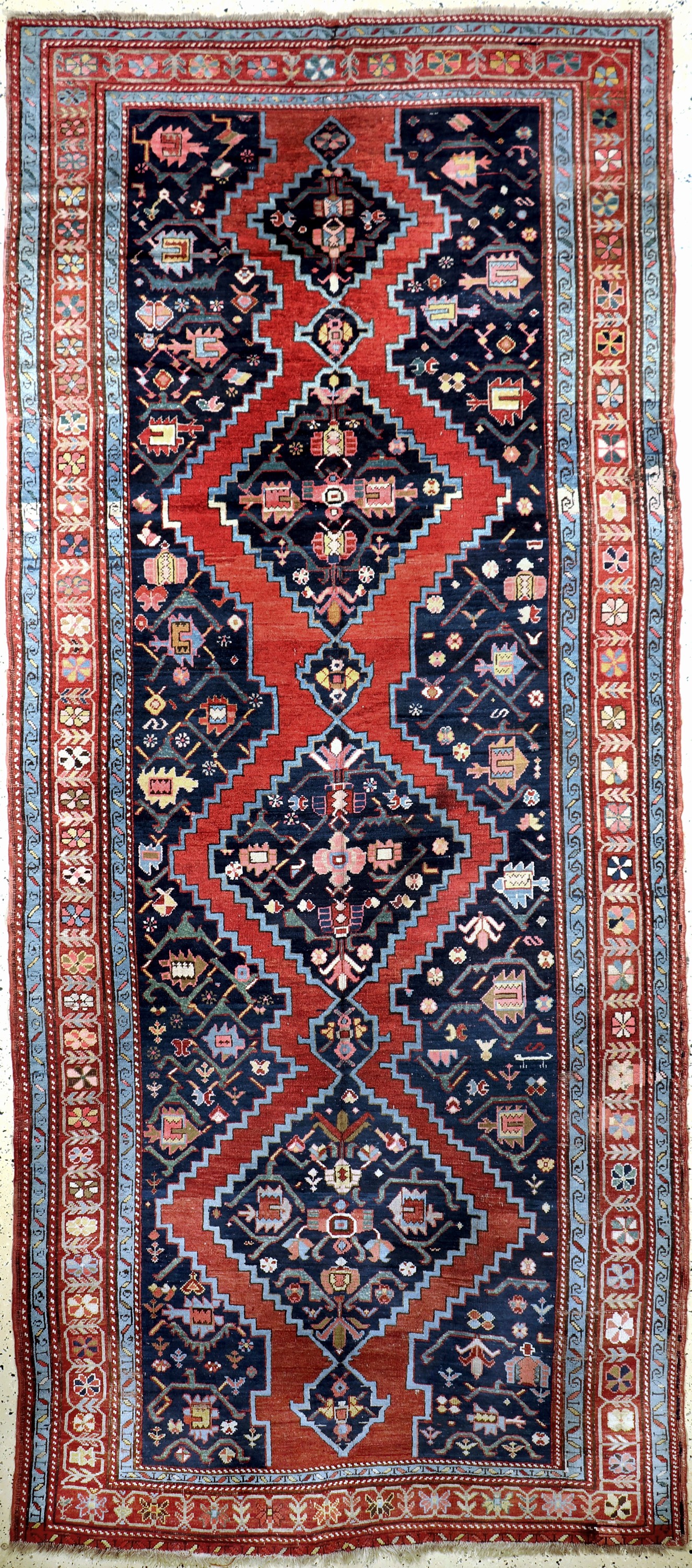 Karabagh antik, Kaukasus, 19.Jhd, Wolle aufWolle, ca. 400 x 170 cm, EHZ: 3(restauriert).