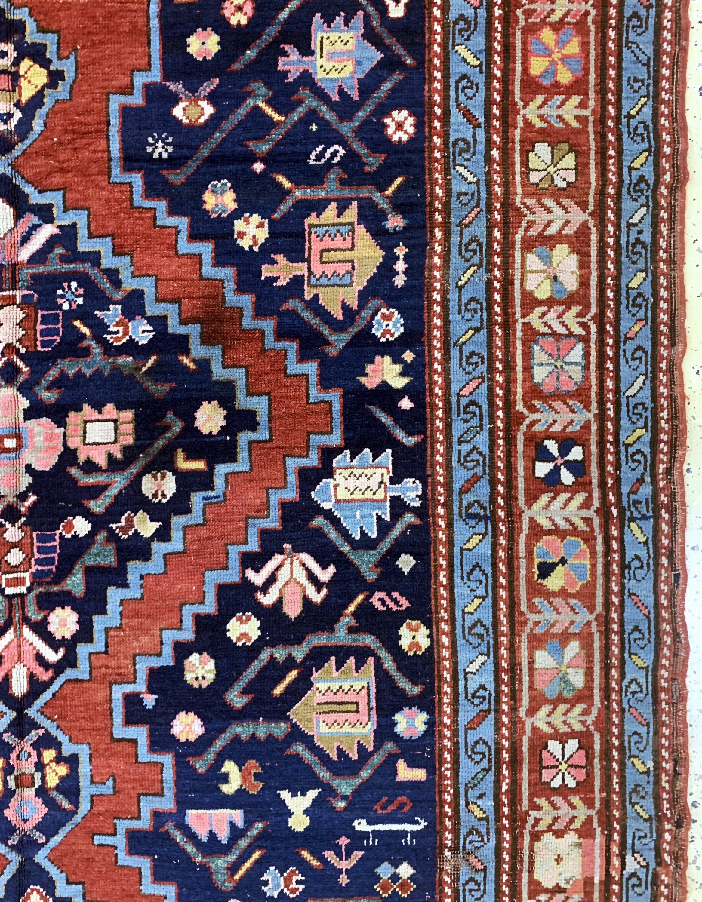 Detail d: Karabagh antik, Kaukasus, 19.Jhd, Wolle aufWolle, ca. 400 x 170 cm, EHZ: 3(restauriert).
