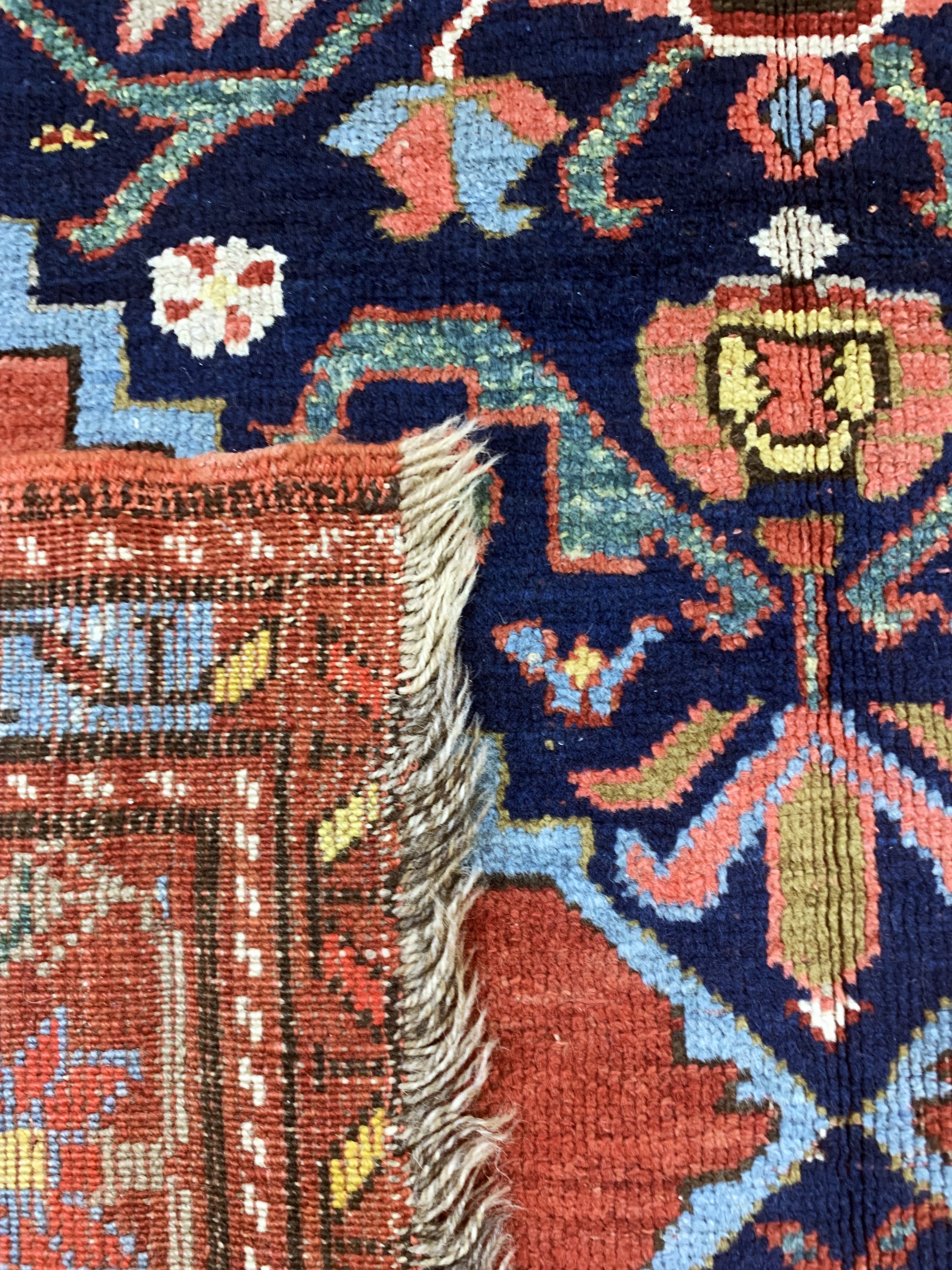 Detail i: Karabagh antik, Kaukasus, 19.Jhd, Wolle aufWolle, ca. 400 x 170 cm, EHZ: 3(restauriert).
