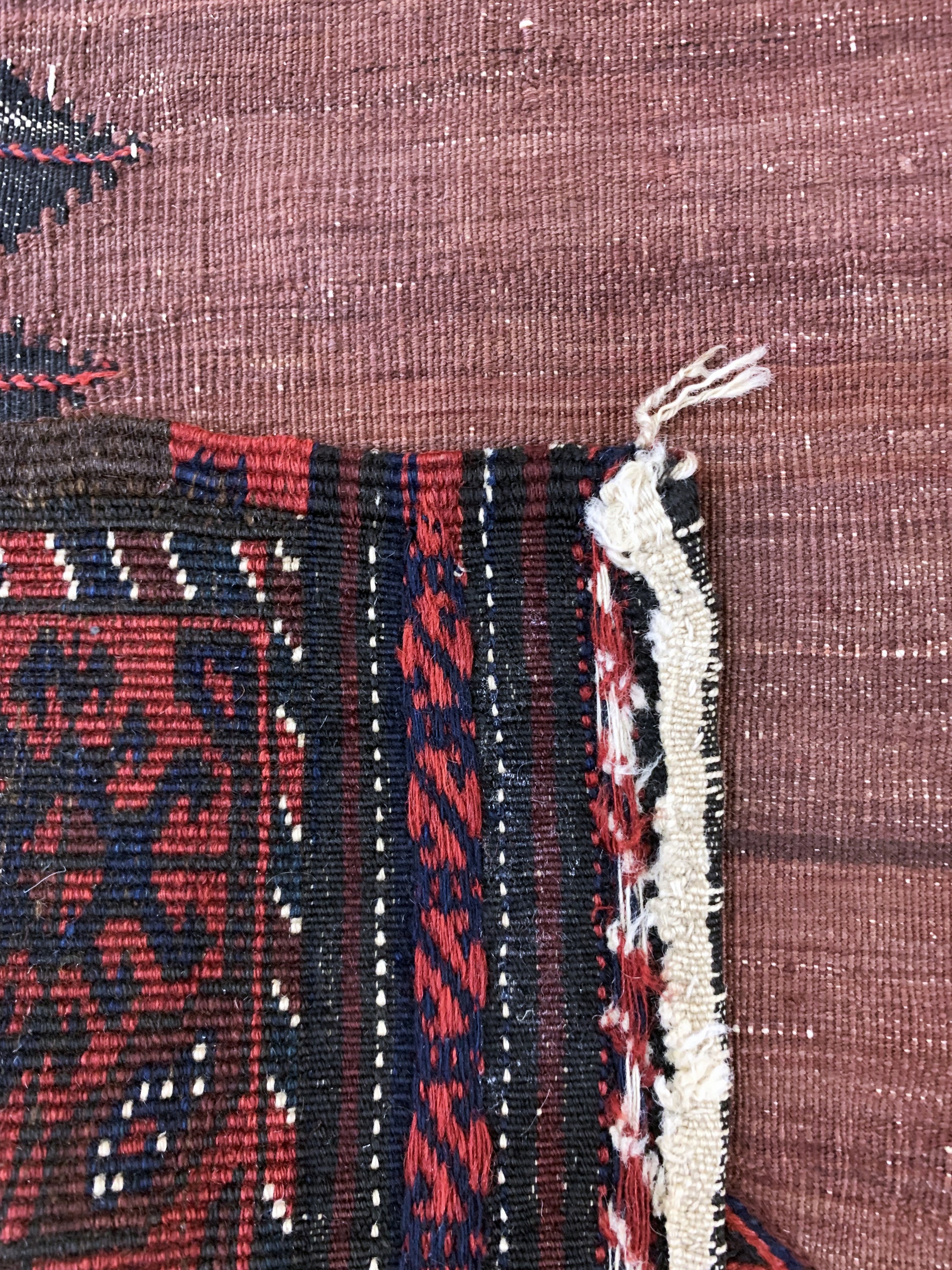 Detail e: Belutsch"Sofreh"antik, Persien, um 1900, Wolle auf Wolle, ca. 120 x 125 cm, EHZ: 2-3(geflickt)