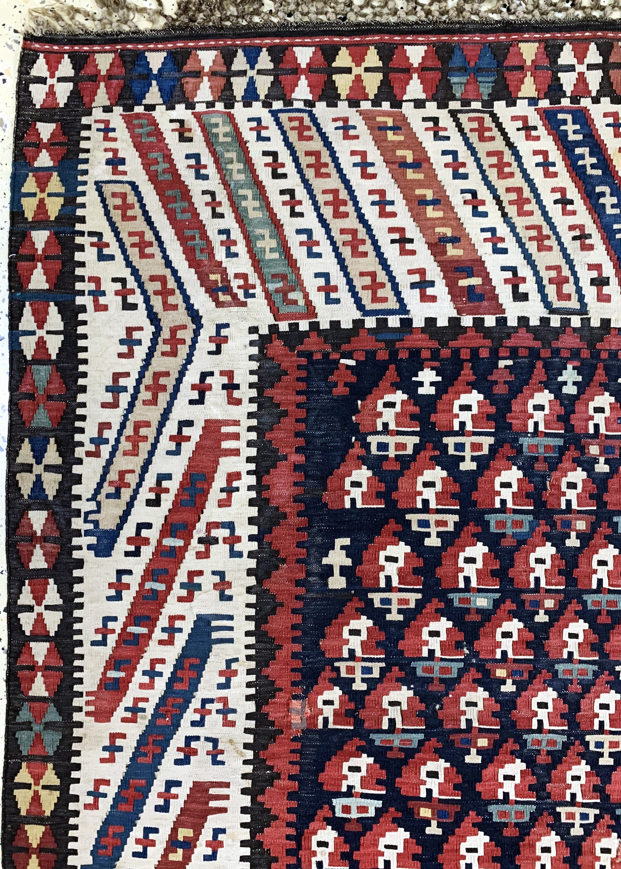 Detail a: Kuba Kelim antik, Kaukasus, 19.Jhd, Wolle auf Wolle, ca. 330 x 160 cm, EHZ: 2-3, (kleinerestaurierungen)